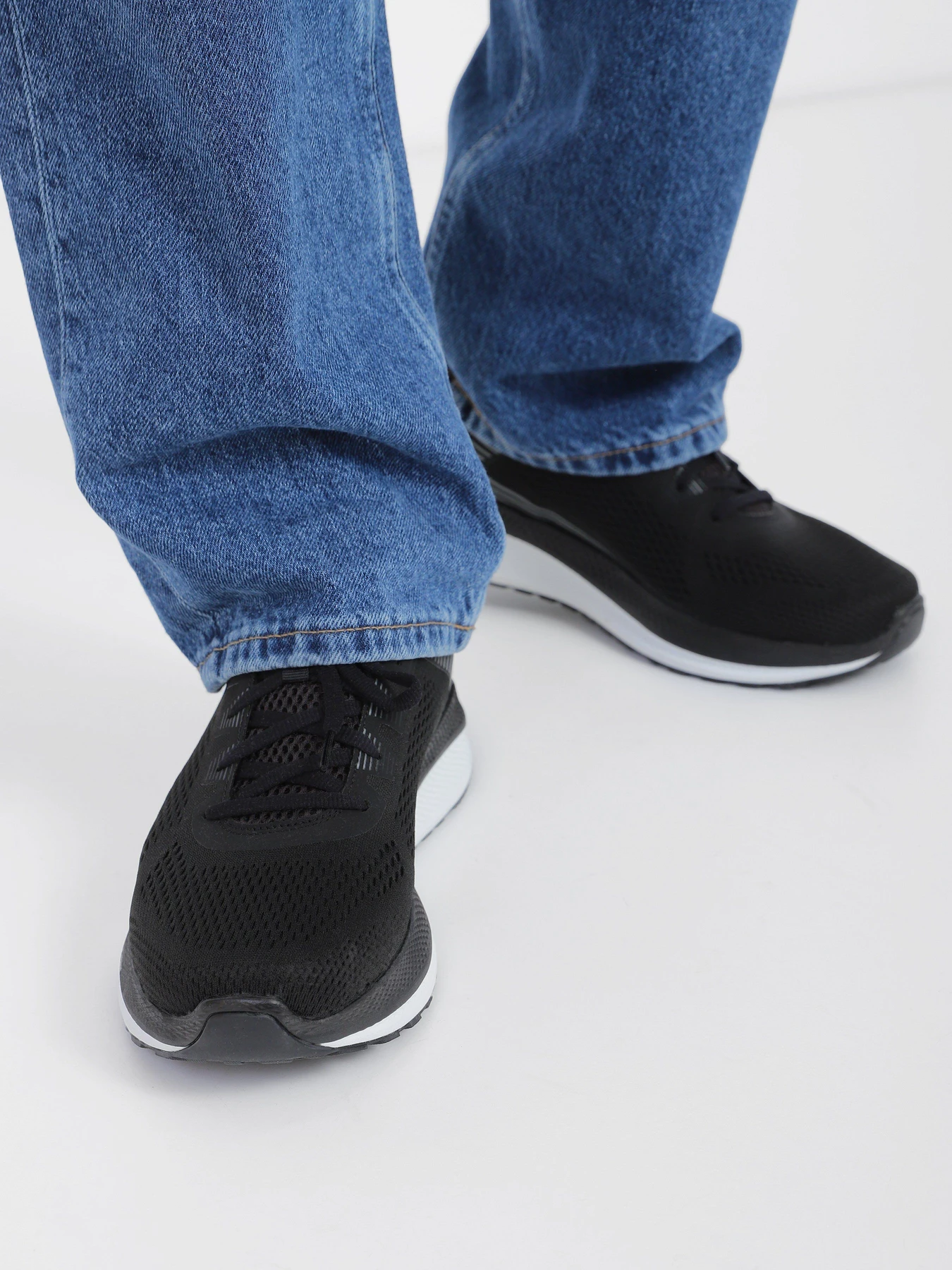 Кроссовки Skechers Tech Running GOrun Persistence модель 246053 BKW Фото
