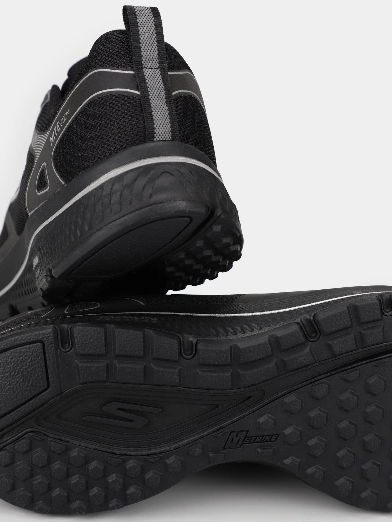 Кроссовки Skechers Go Run модель 220794 BBK Кроссовки Skechers Go Run модель 220794 BBK Фото