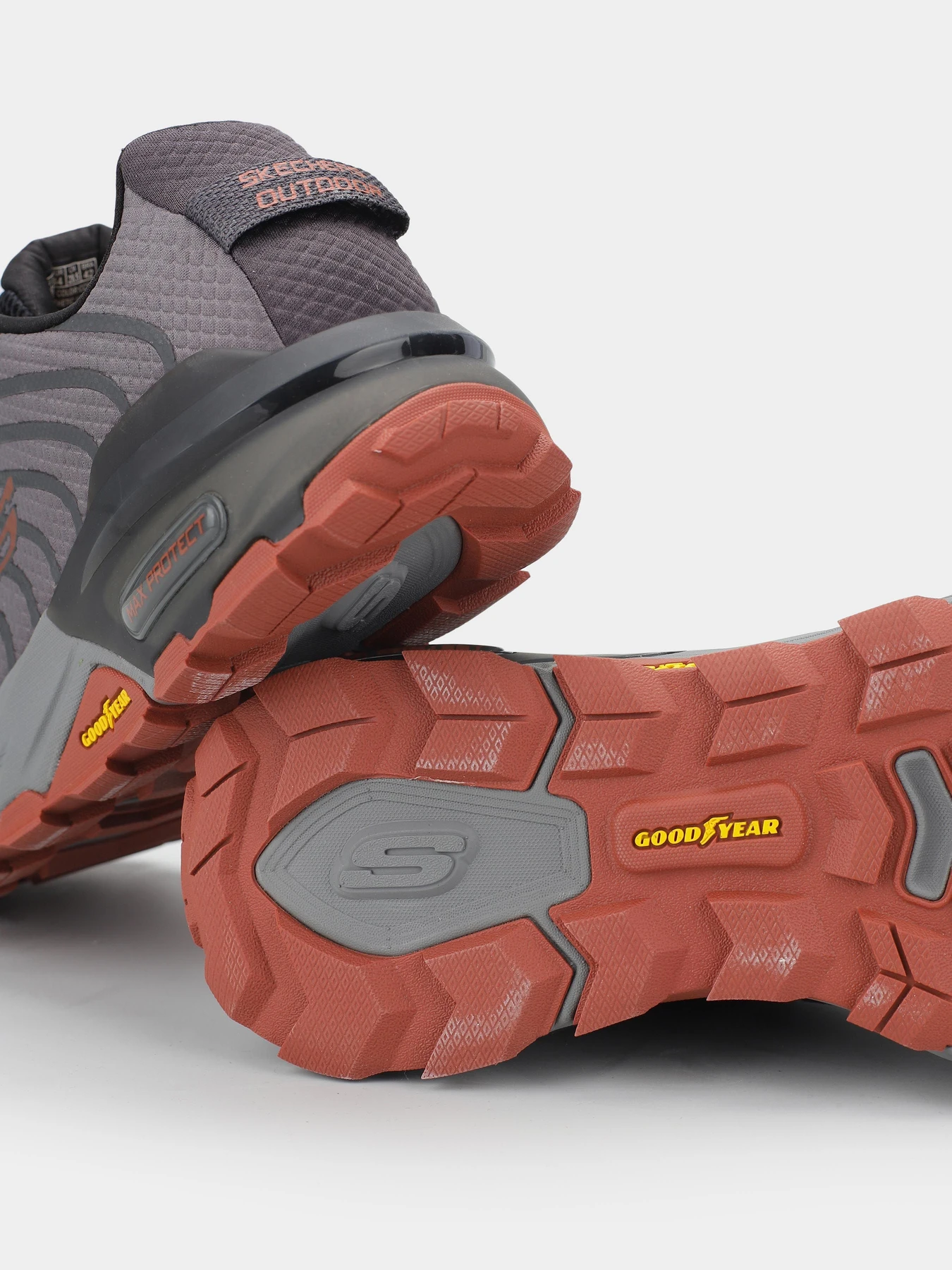 Кросівки Skechers Max Protect модель 237300 CCRD Кросівки Skechers Max Protect модель 237300 CCRD Фото