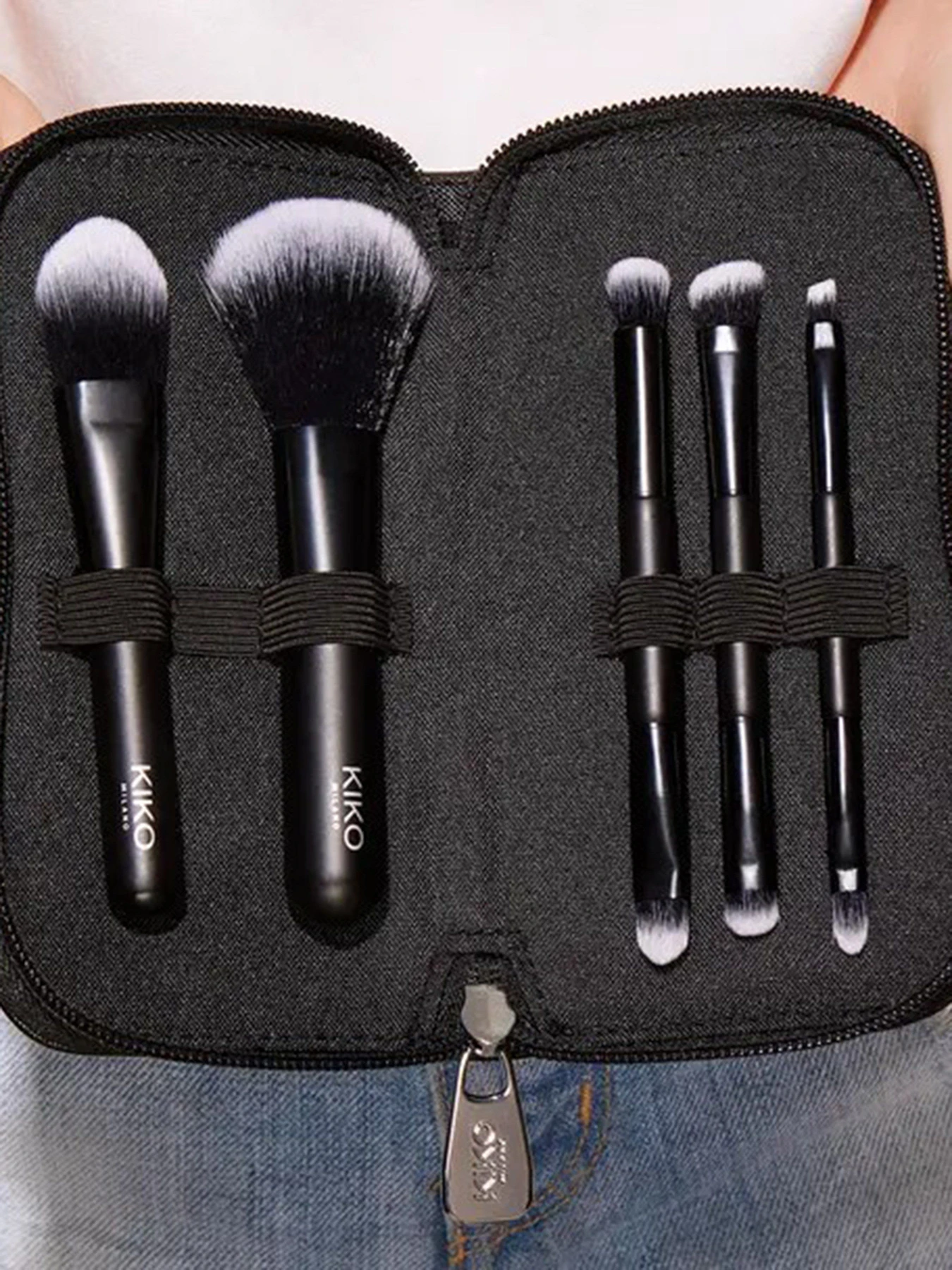 Набір пензлів для подорожі Travel Brush Set KIKO MILANO модель KM0050103100044 Набір пензлів для подорожі Travel Brush Set KIKO MILANO модель KM0050103100044 Фото