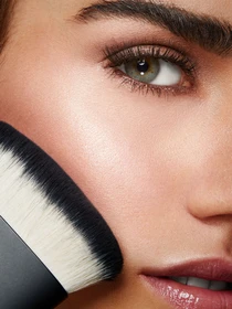 Пензлик кабукі для обличчя Face 16 Multi-Purpose Kabuki Brush KIKO MILANO модель KA000000014001B Фото