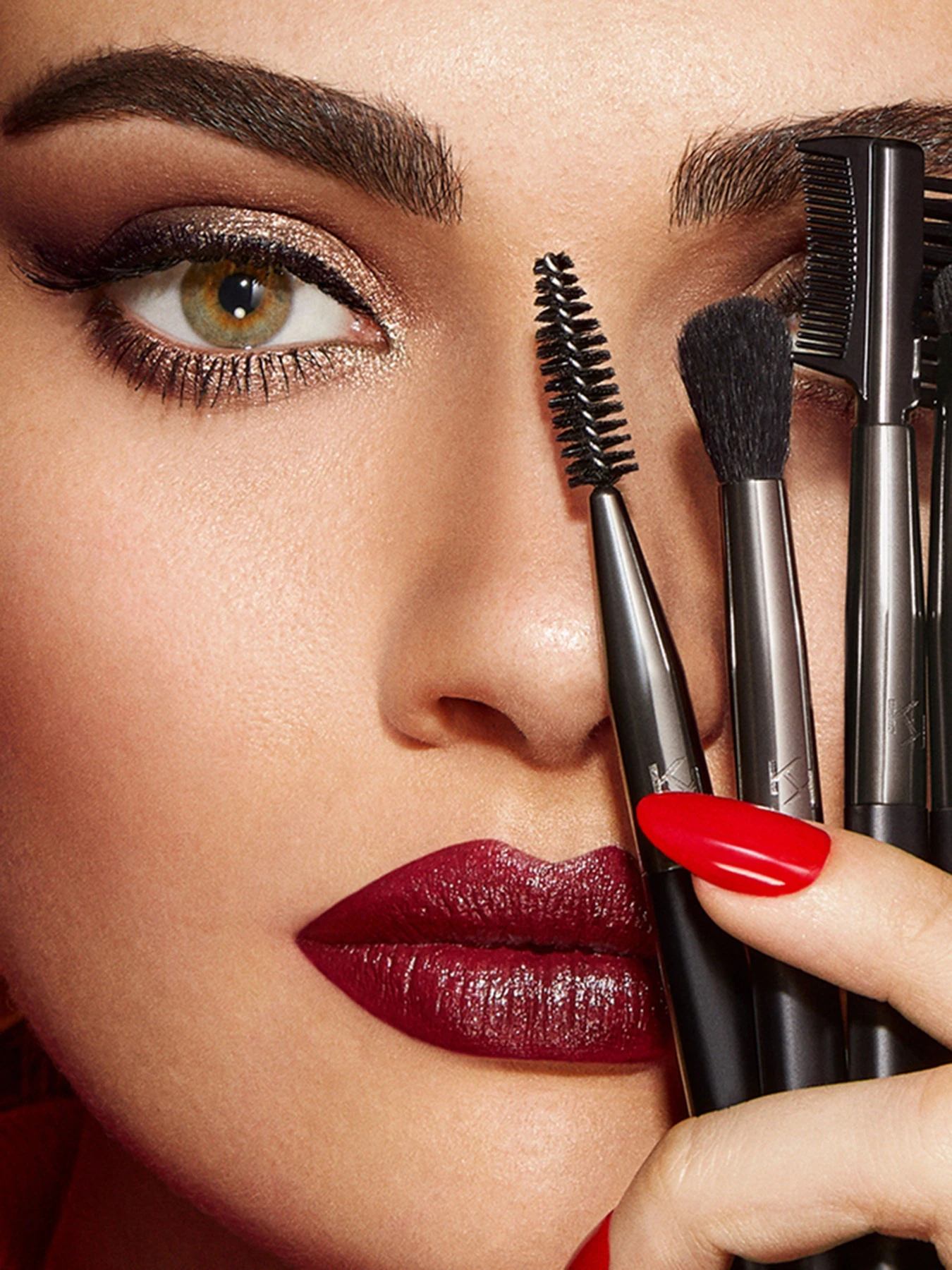Пензлик для нанесення тіней Eyes 53 Precision Shader Brush KIKO MILANO модель KA000000046001B Пензлик для нанесення тіней Eyes 53 Precision Shader Brush KIKO MILANO модель KA000000046001B Фото