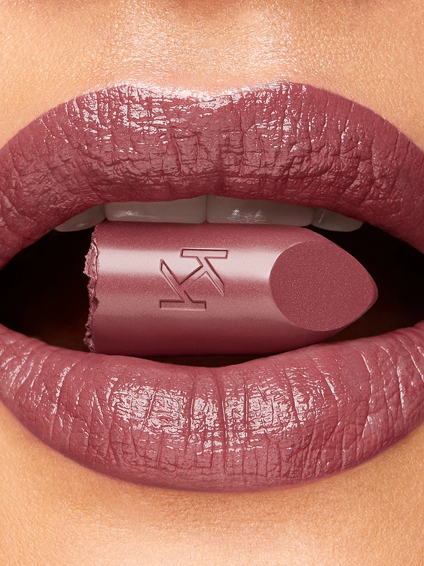 Кремовая помада для губ Gossamer Emotion Creamy Lipstick KIKO MILANO модель KM000000488131B Кремовая помада для губ Gossamer Emotion Creamy Lipstick KIKO MILANO модель KM000000488131B Фото