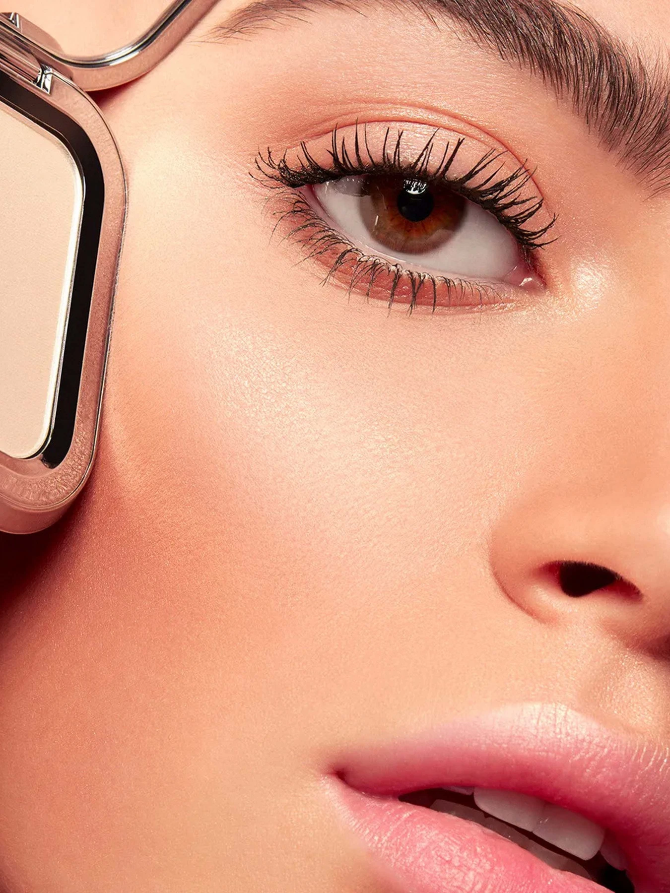 Пудровый хайлайтер Glow Fusion Powder Highlighter KIKO MILANO модель KM000000644001B Пудровый хайлайтер Glow Fusion Powder Highlighter KIKO MILANO модель KM000000644001B Фото