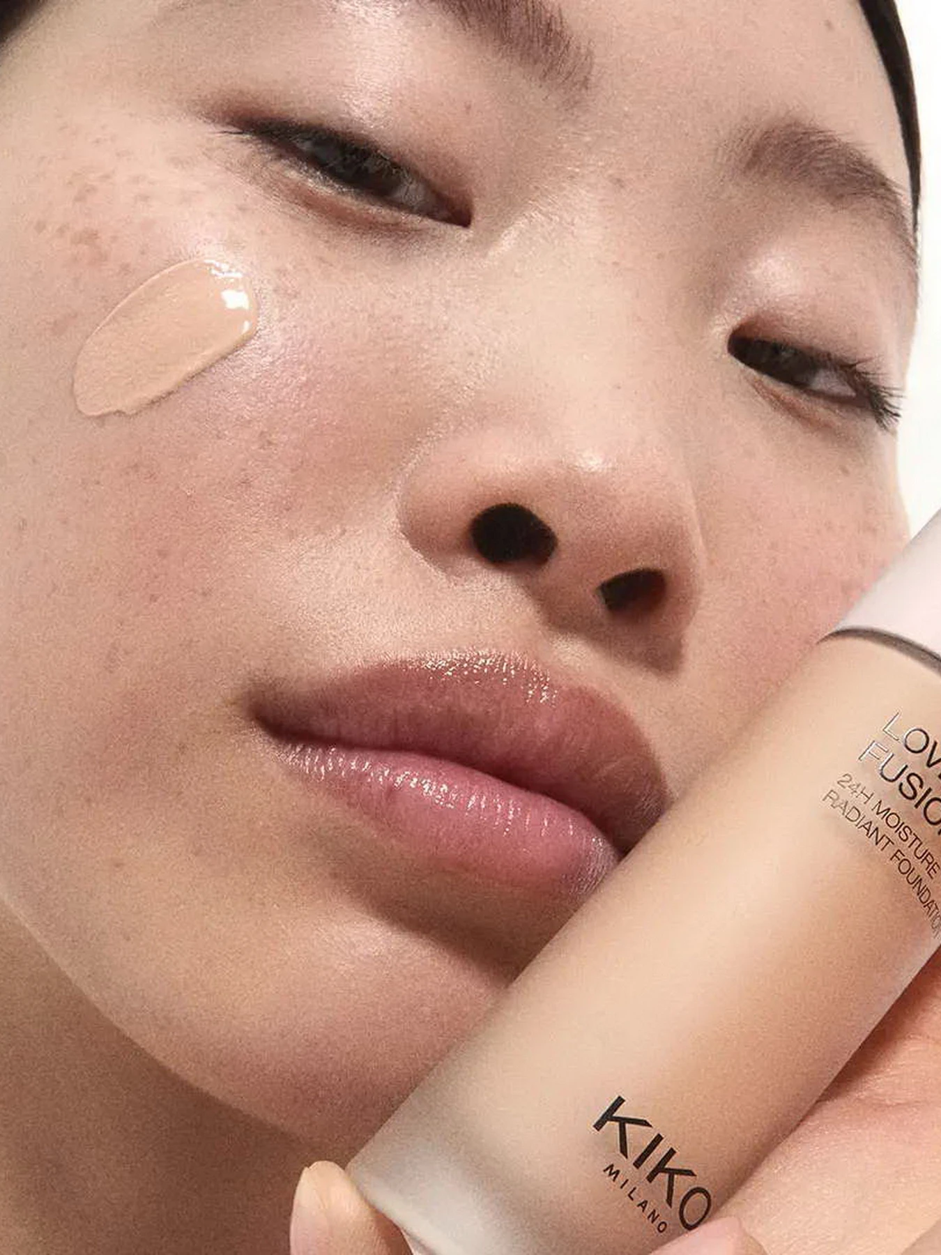 Тональная основа Love Fusion 24H Moisture Foundation KIKO MILANO модель KM000000878005B Тональная основа Love Fusion 24H Moisture Foundation KIKO MILANO модель KM000000878005B Фото