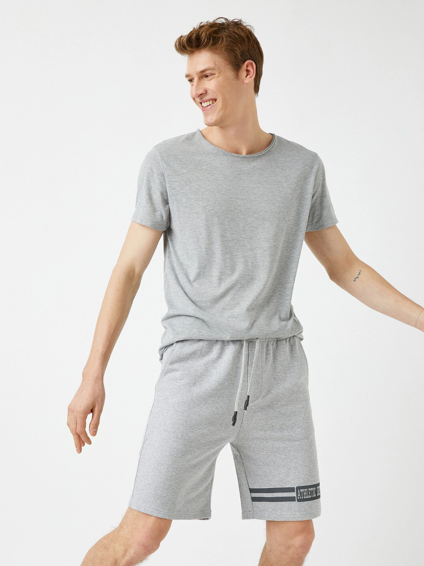 Шорты Koton модель 1YAM41163OK027 Шорты Koton модель 1YAM41163OK027 Фото