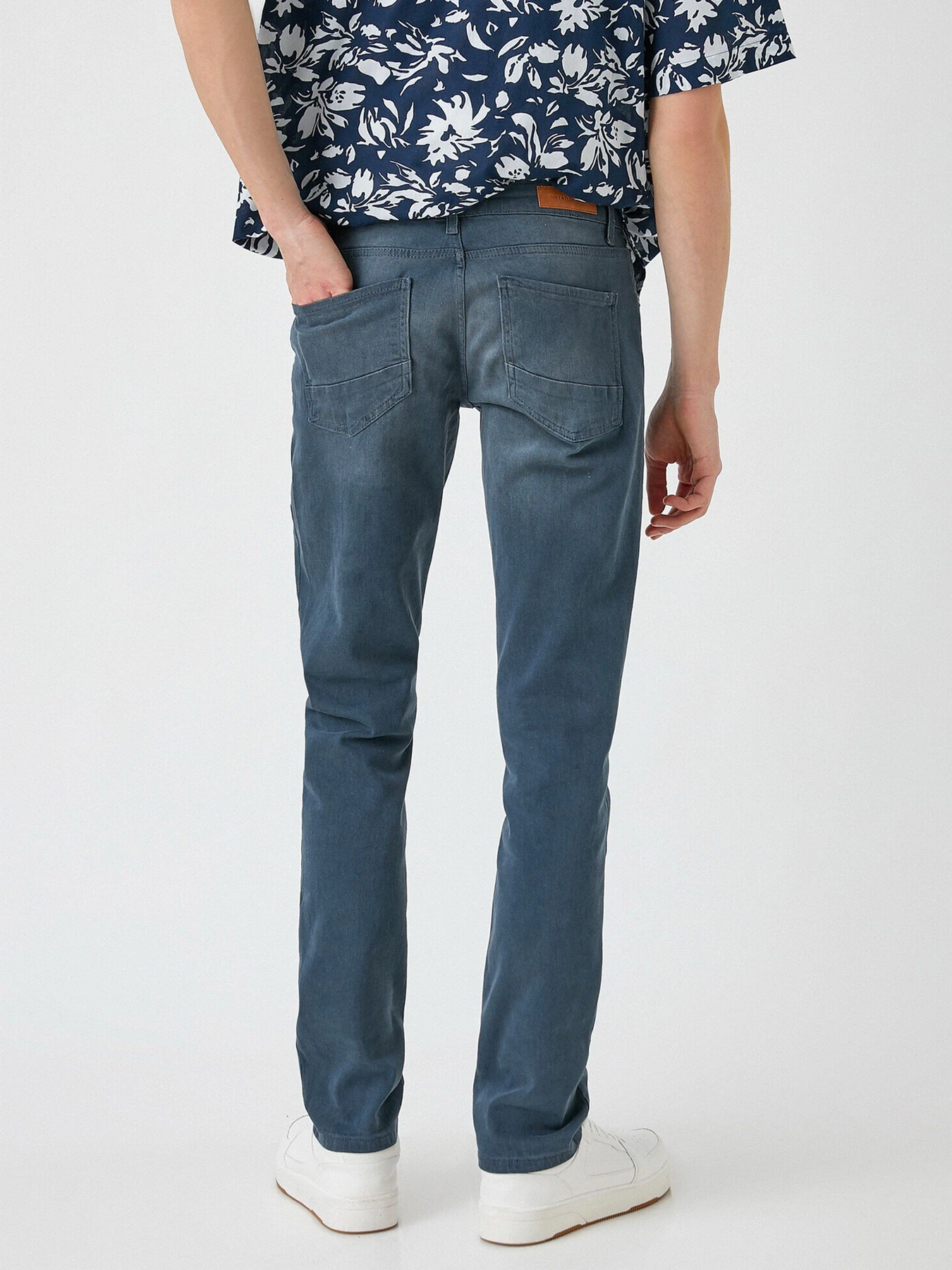 Джинсы Koton Brad Slim модель 2YAM43868LD700 Джинсы Koton Brad Slim модель 2YAM43868LD700 Фото
