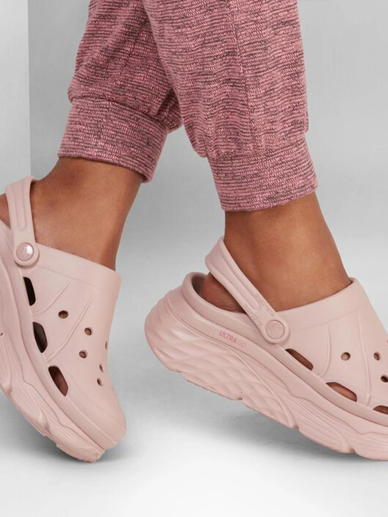 Шльопанці Skechers Foamies: Max Cushioning - High Tide модель 111127 ROS Шльопанці Skechers Foamies: Max Cushioning - High Tide модель 111127 ROS Фото