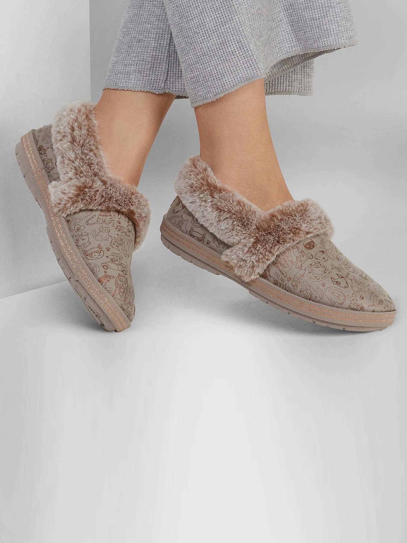Тапки Skechers BOBS Too Cozy - Paws 2 Pawty модель 113487 TPE Тапки Skechers BOBS Too Cozy - Paws 2 Pawty модель 113487 TPE Фото