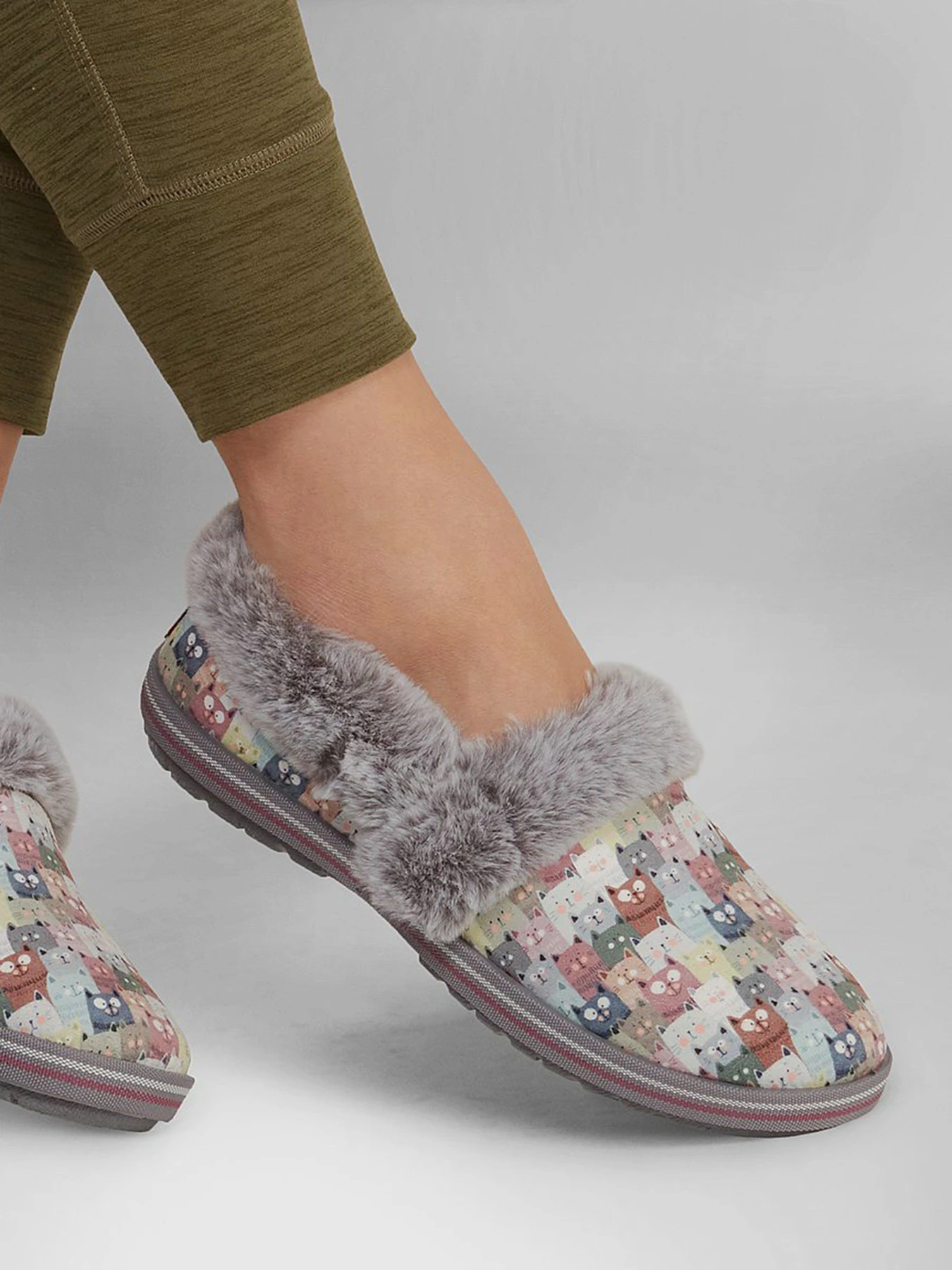 Тапки Skechers Bobs Too Cosy Cuddled Up модель 33357 PKMT Тапки Skechers Bobs Too Cosy Cuddled Up модель 33357 PKMT Фото