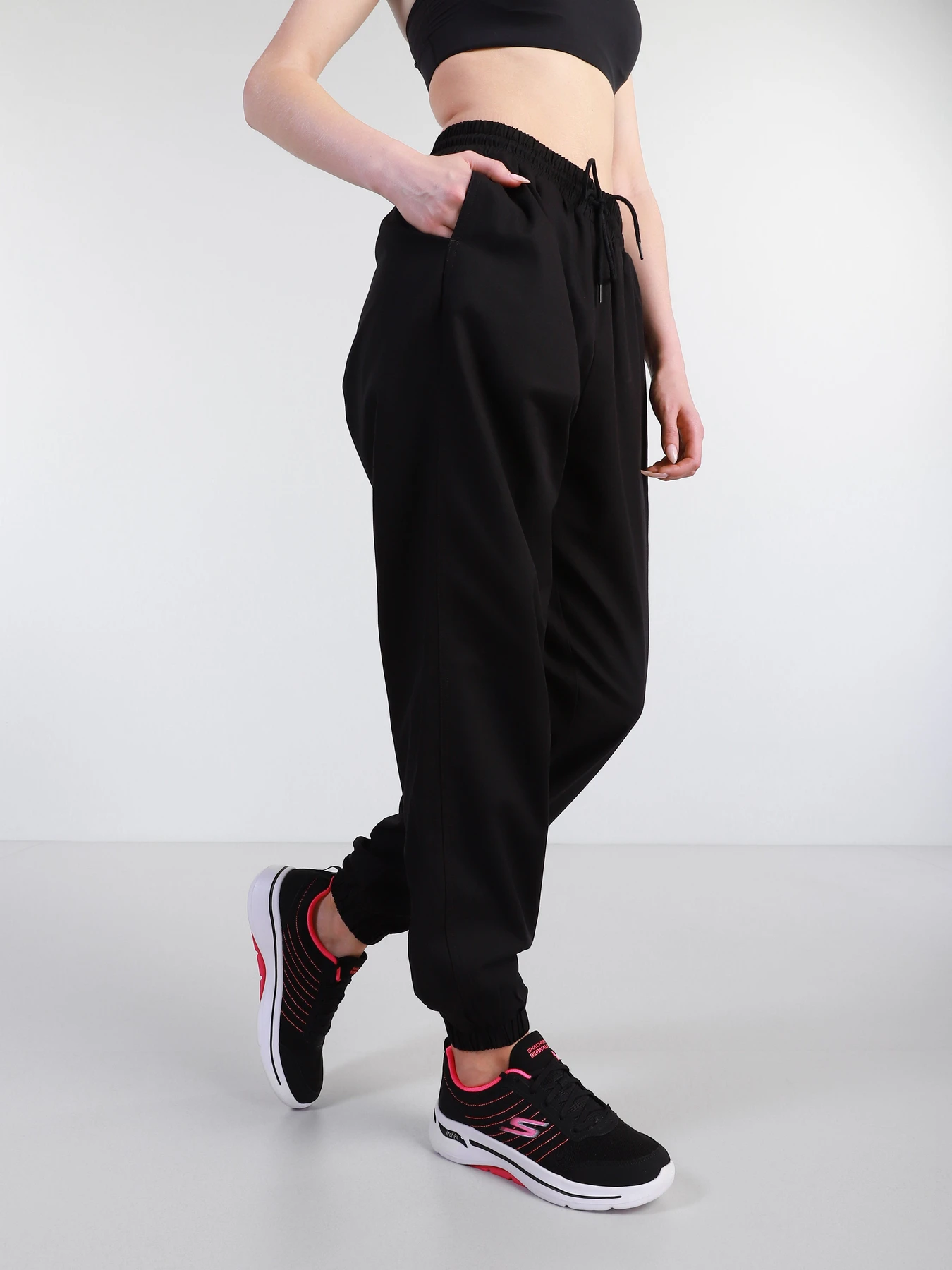 Кроссовки Skechers GOwalk Arch Fit - True Vision модель 124484 BKPK Кроссовки Skechers GOwalk Arch Fit - True Vision модель 124484 BKPK Фото