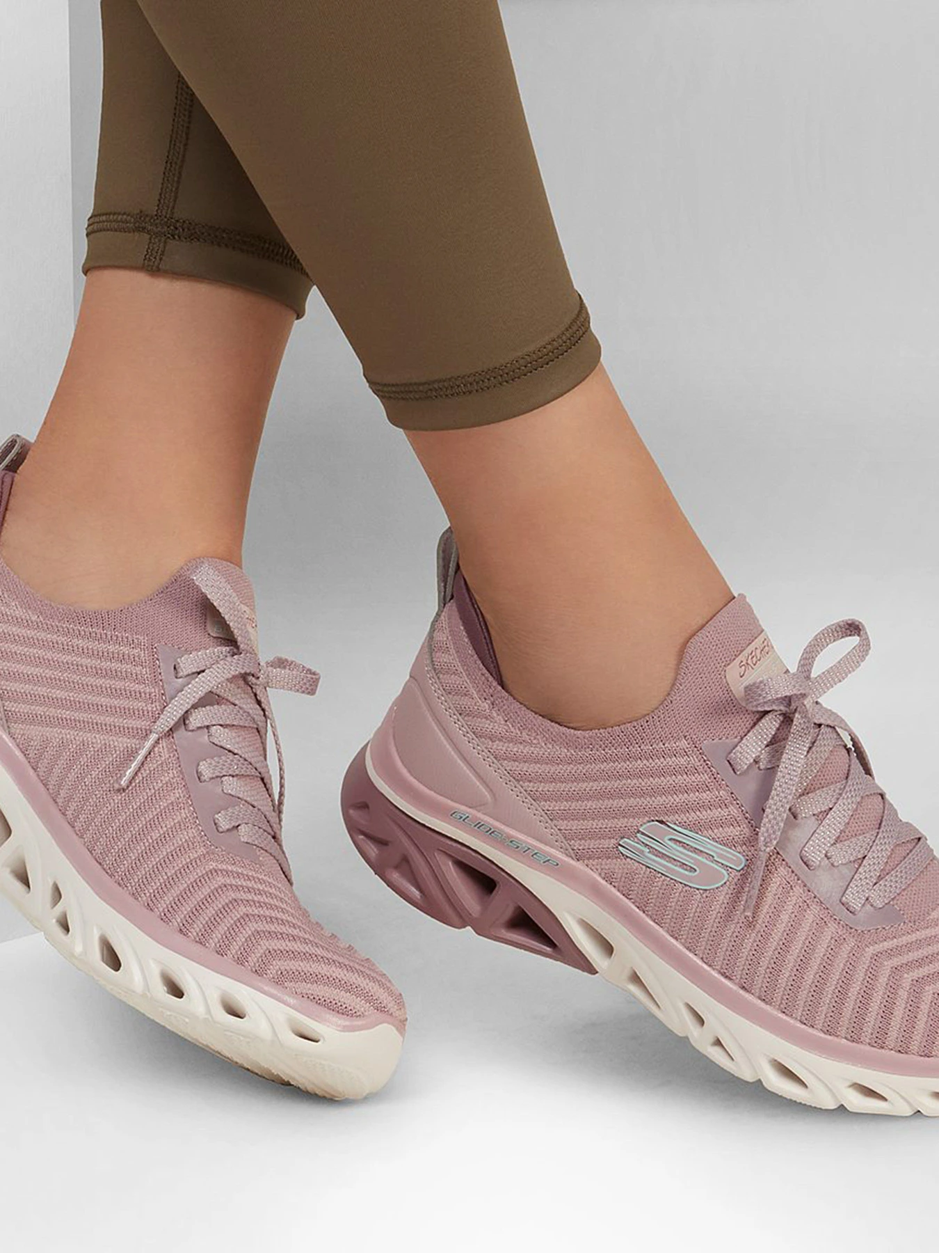 Кросівки Skechers Glide-Step модель 149553 MVE Кросівки Skechers Glide-Step модель 149553 MVE Фото