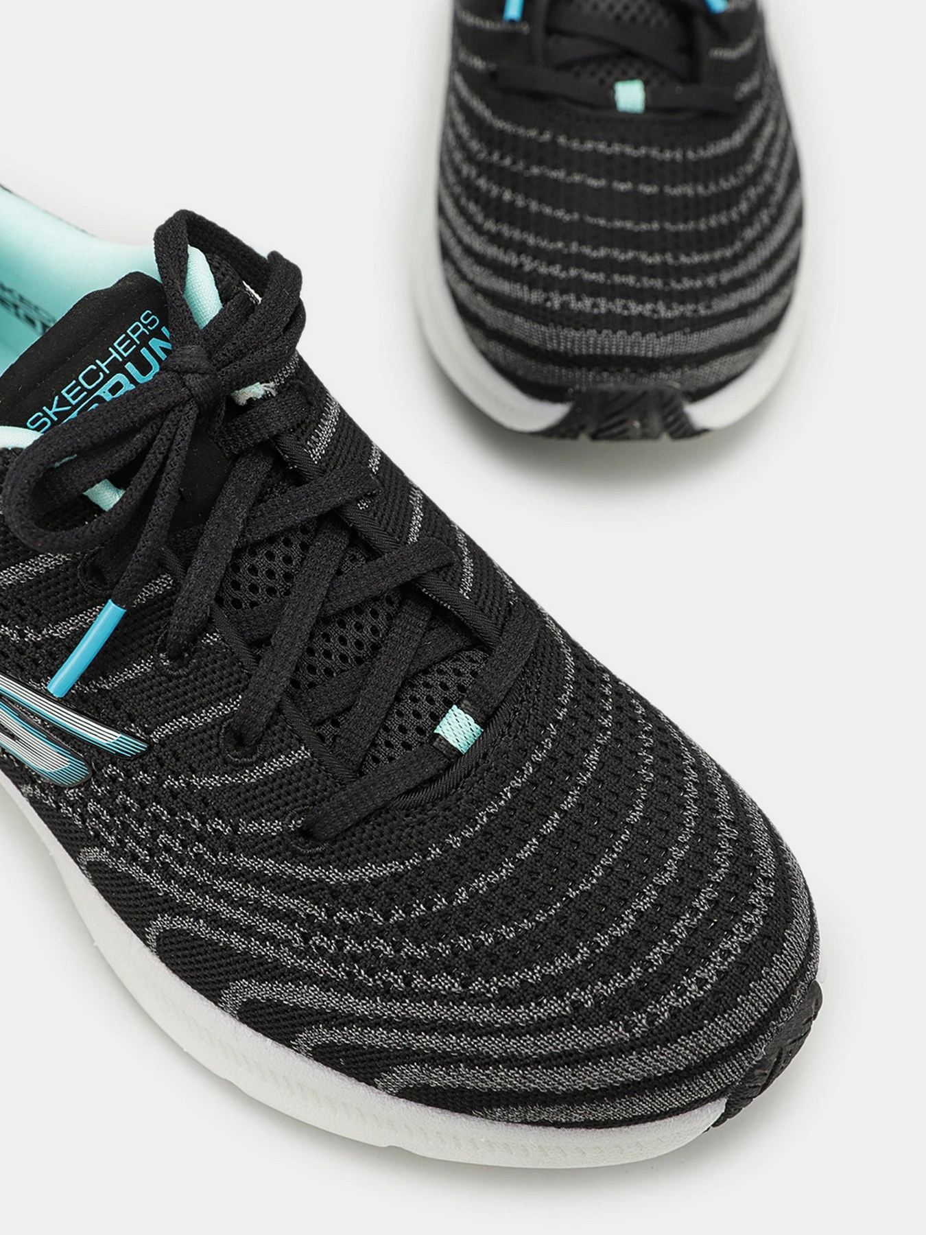 Кросівки Skechers GOrun Hyper Burst - Axxis модель 128168 BKAQ Фото