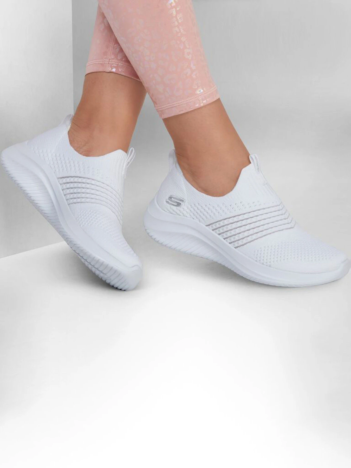 Слипоны и мокасины Skechers Ultra Flex 3.0 - Classy Charm модель 149855 WHT Фото