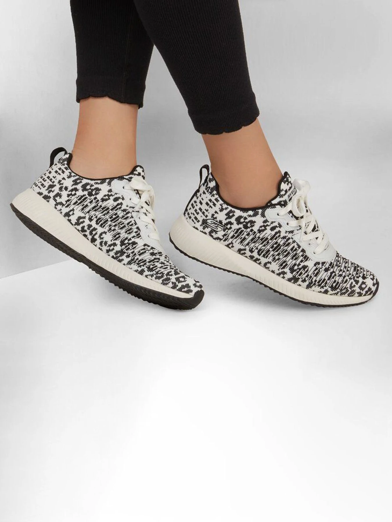 Кросівки Skechers BOBS Sport Squad - Mighty Cat модель 117029 WBK Кросівки Skechers BOBS Sport Squad - Mighty Cat модель 117029 WBK Фото