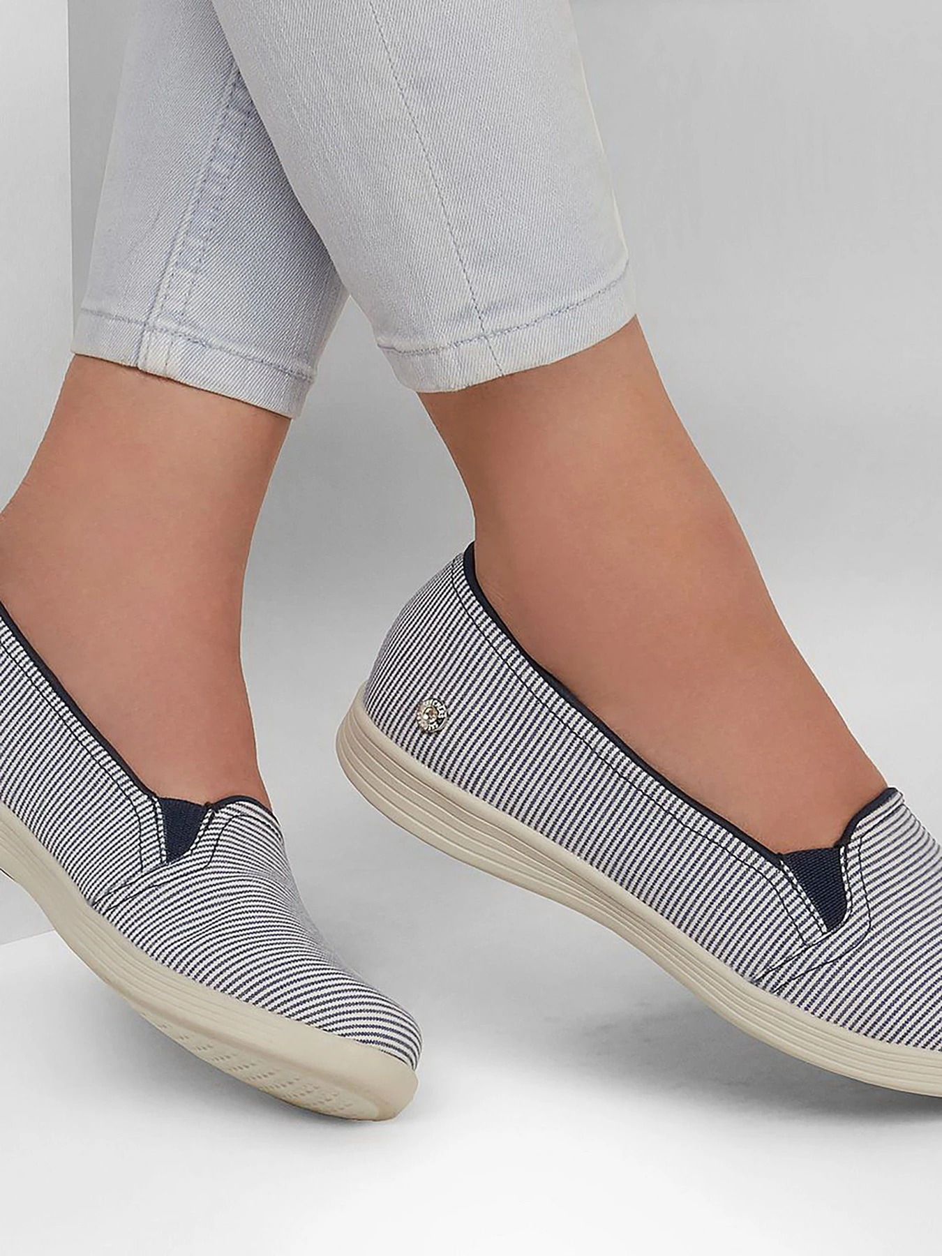 Слипоны и мокасины Skechers On-the-GO Dreamy - Sea Breeze модель 136270 NVW Слипоны и мокасины Skechers On-the-GO Dreamy - Sea Breeze модель 136270 NVW Фото