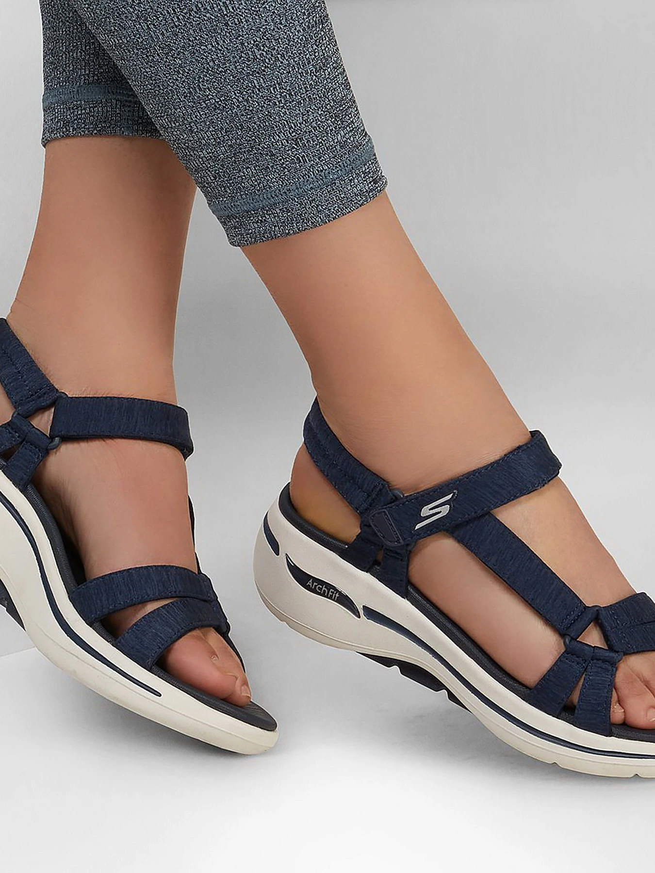Сандалії Skechers GO WALK Arch Fit - Elite модель 140225 NVY Фото