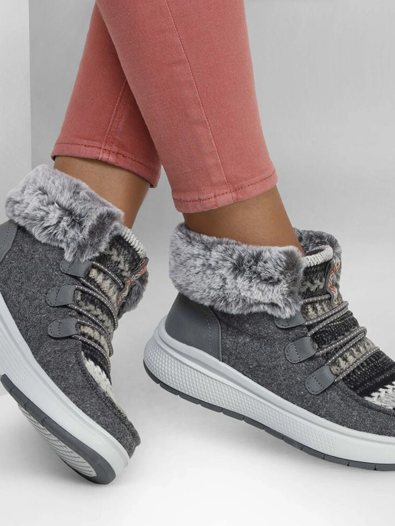 Черевики та чоботи Skechers BOBS Skipper Wave - Cozy Posh модель 114275 CCL Фото