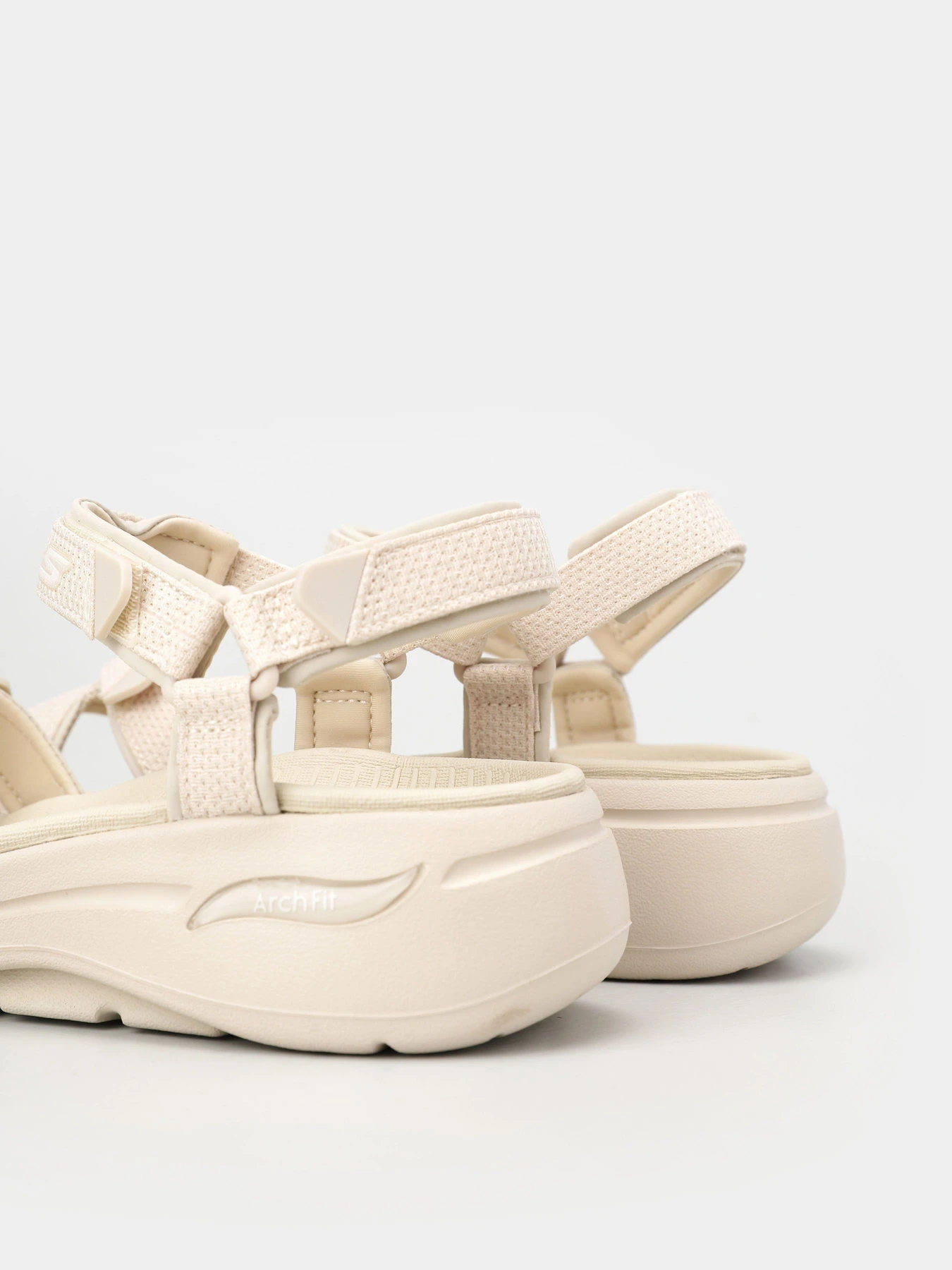 Сандалии Skechers GO WALK ARCH FIT SANDAL модель 140251 NAT Сандалии Skechers GO WALK ARCH FIT SANDAL модель 140251 NAT Фото