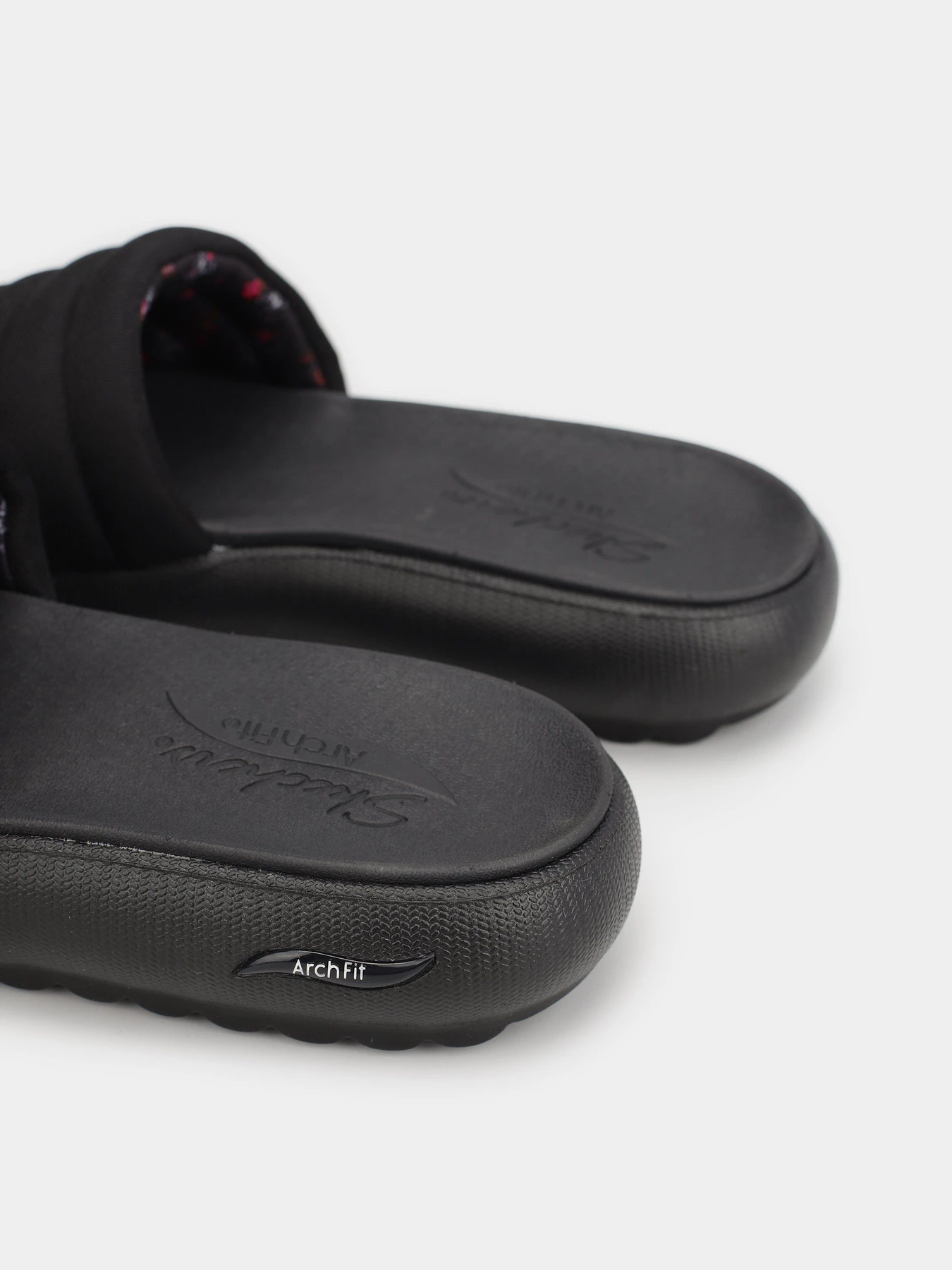Шльопанці Skechers Arch Fit Cloud модель 119782 BBK Фото