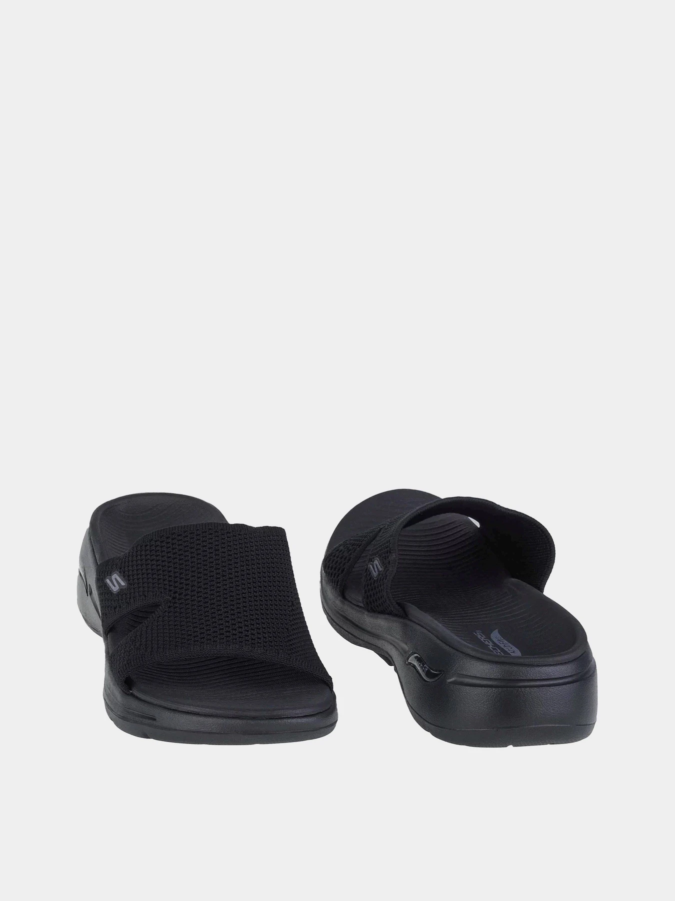 Шлёпанцы Skechers GO Walk Arch Fit модель 140274 BBK Шлёпанцы Skechers GO Walk Arch Fit модель 140274 BBK Фото