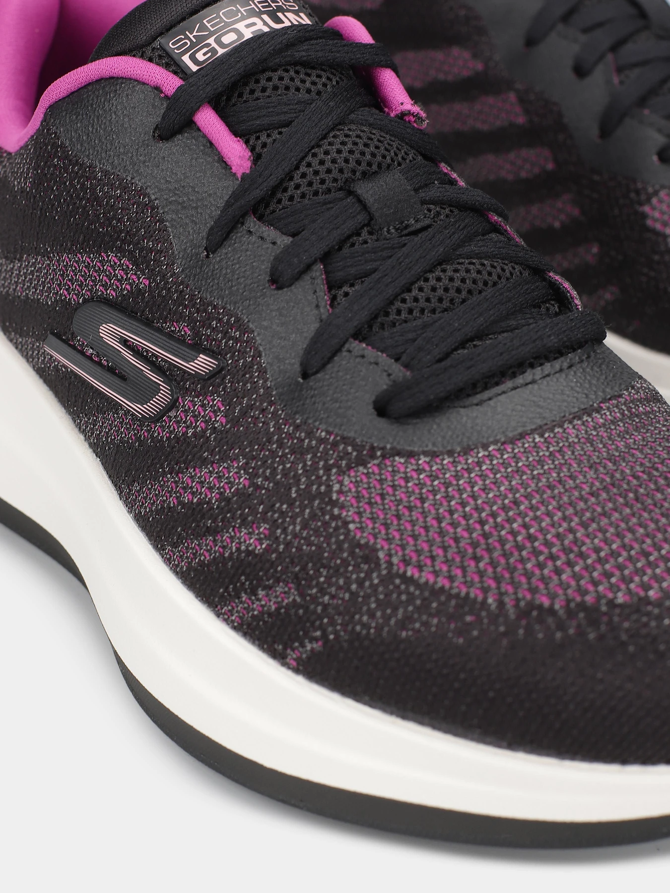 Кроссовки Skechers Go Run Pulse 2.0 модель 129106 BKPR Кроссовки Skechers Go Run Pulse 2.0 модель 129106 BKPR Фото