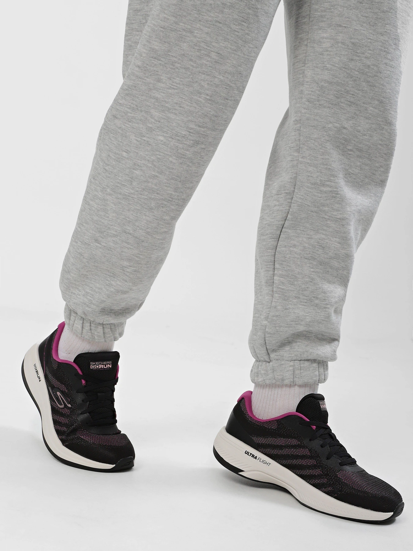 Кроссовки Skechers Go Run Pulse 2.0 модель 129106 BKPR Кроссовки Skechers Go Run Pulse 2.0 модель 129106 BKPR Фото