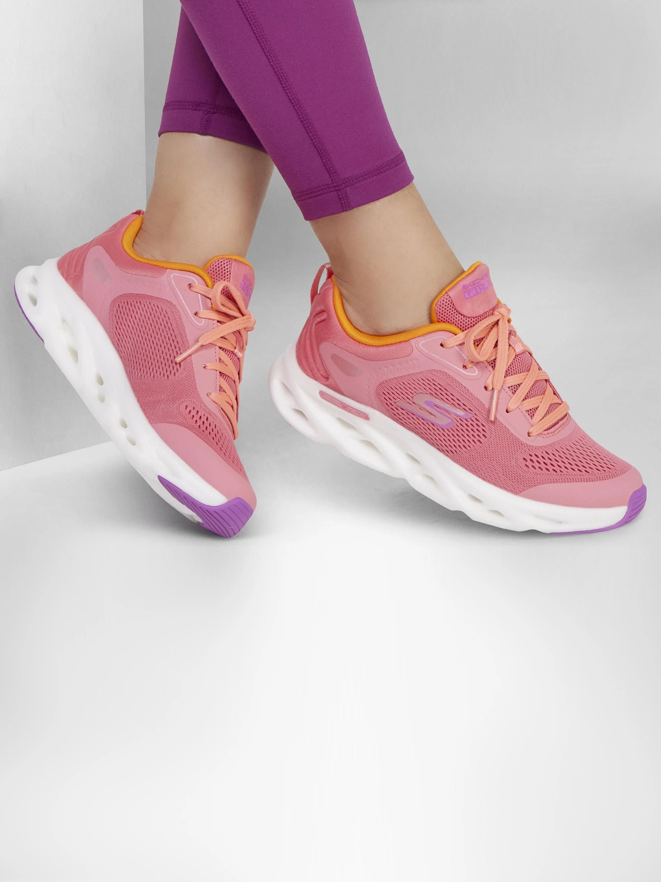 Кросівки Skechers GO RUN Swirl Tech Speed модель 129496 CRL Фото