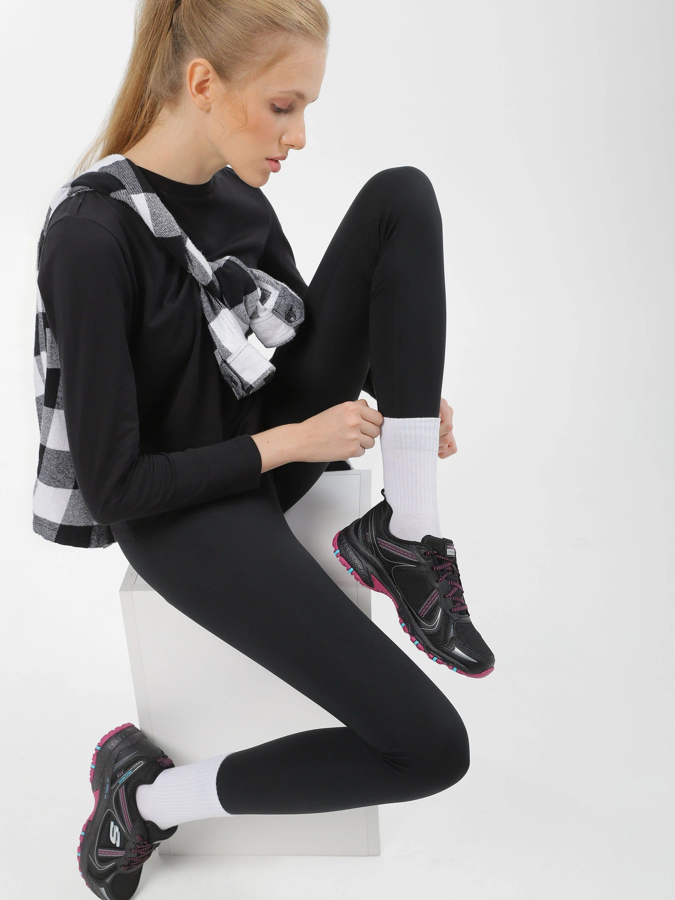 Кросівки Skechers Vast Adventure модель 149820 BKPR Кросівки Skechers Vast Adventure модель 149820 BKPR Фото
