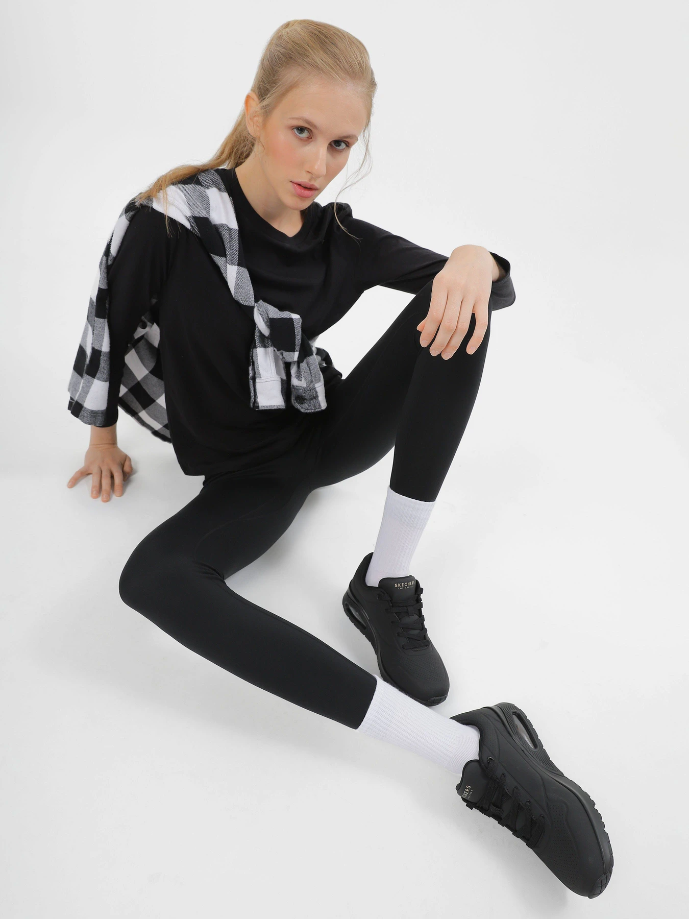 Кроссовки Skechers UNO модель 73690W BBK Фото