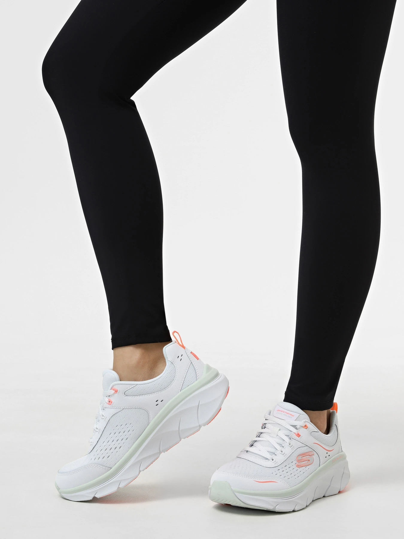 Кроссовки Skechers D'Lux Walker 2.0-Daisy Doll модель 150093 WMLT Кроссовки Skechers D'Lux Walker 2.0-Daisy Doll модель 150093 WMLT Фото