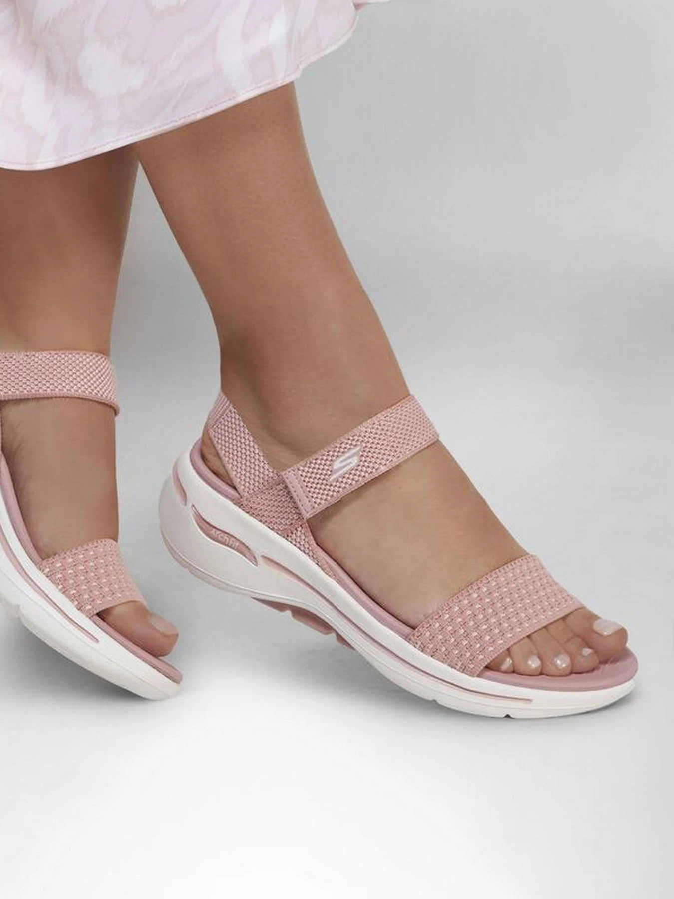 Сандалии Skechers GO Walk Arch Fit модель 140264 ROS Сандалии Skechers GO Walk Arch Fit модель 140264 ROS Фото