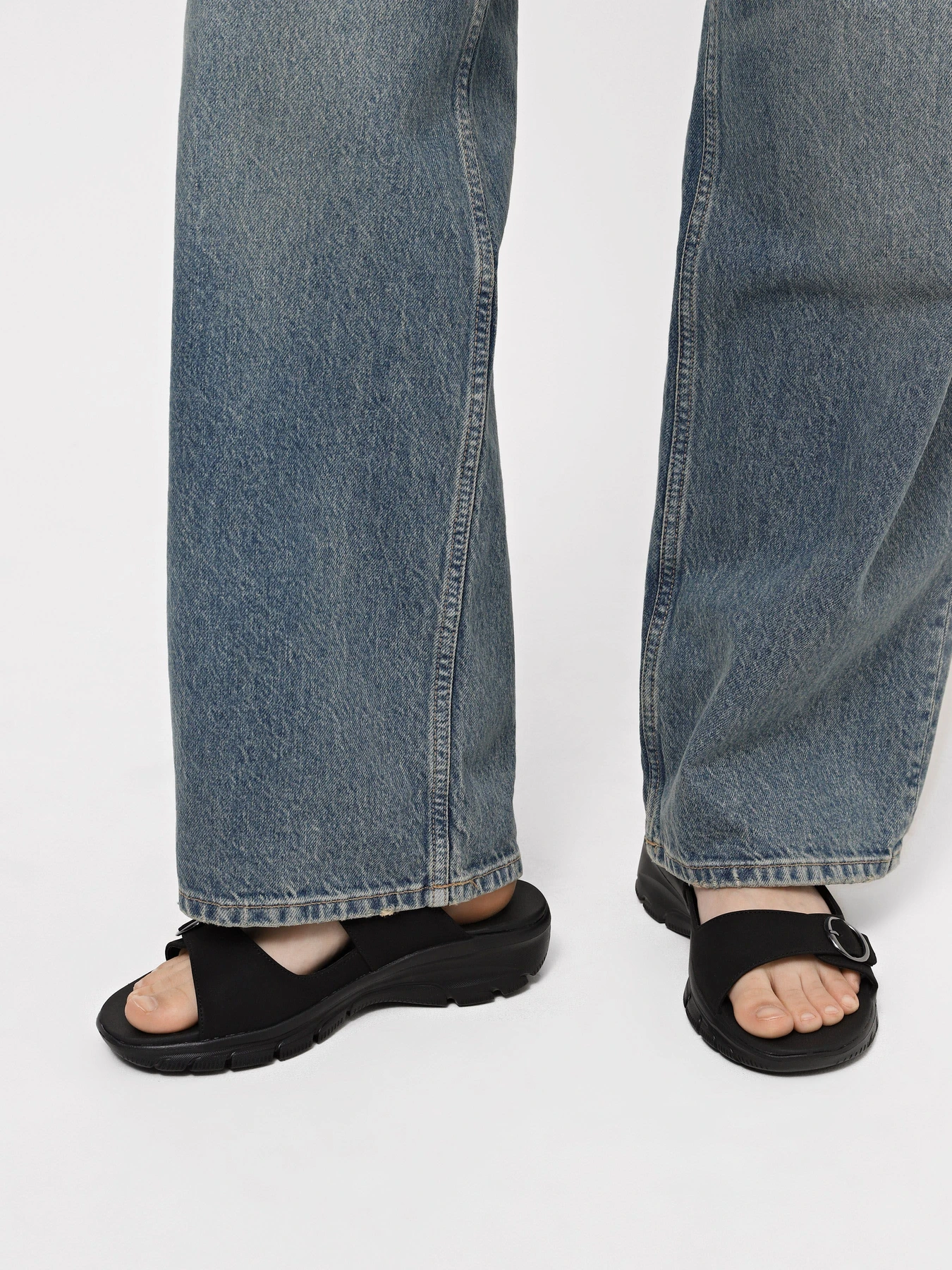 Сандалії Skechers Easy Going - Certified Charm модель 163431 BBK Сандалії Skechers Easy Going - Certified Charm модель 163431 BBK Фото