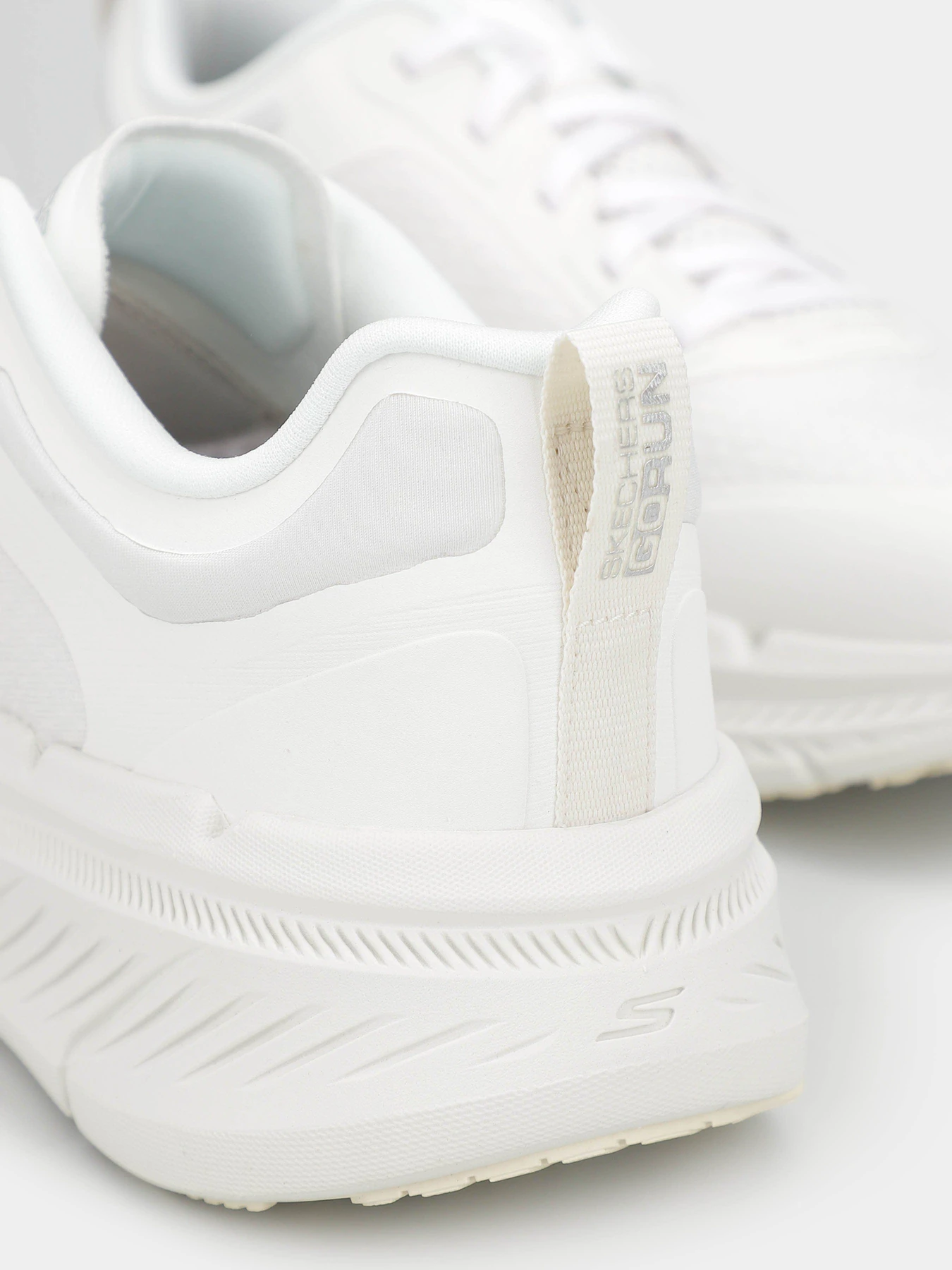 Кроссовки Skechers Max Cushion Premier 2.0 модель 220821 WHT Кроссовки Skechers Max Cushion Premier 2.0 модель 220821 WHT Фото