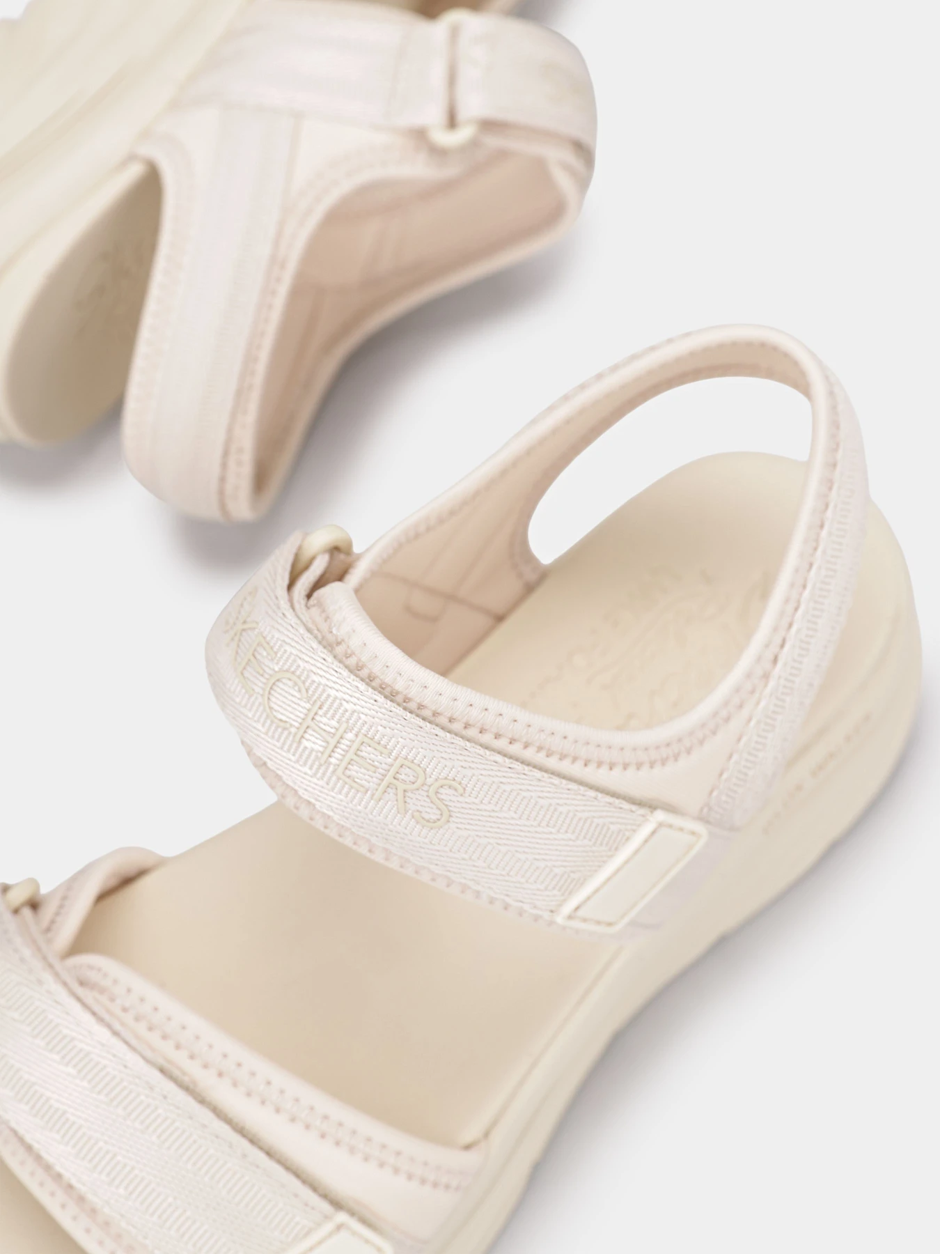 Сандалії Skechers "
D'LUX WALKER SANDAL" модель 119823 NAT Фото