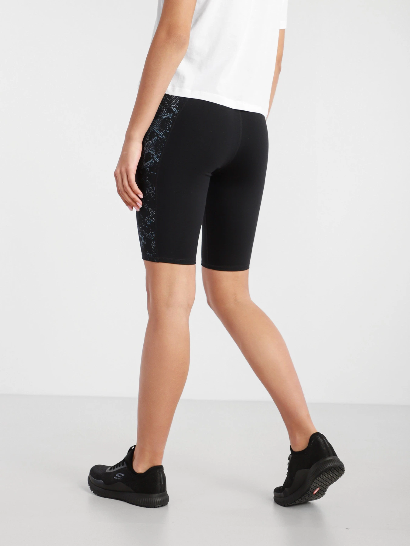 Шорты Skechers модель W4SH45 BKSL Шорты Skechers модель W4SH45 BKSL Фото