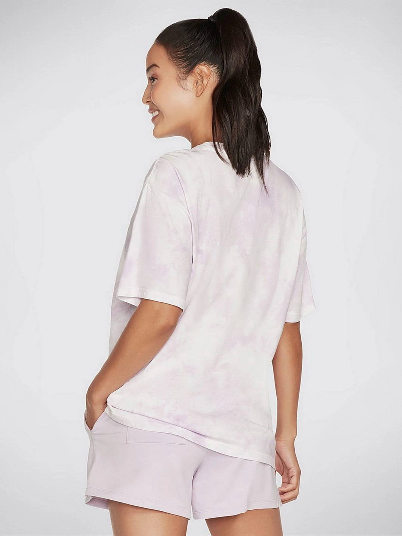 Футболки і поло Skechers GOLOUNGE Wear™ SKECHDYE Everyone Tee модель W1TS332 PRLV Футболки і поло Skechers GOLOUNGE Wear™ SKECHDYE Everyone Tee модель W1TS332 PRLV Фото