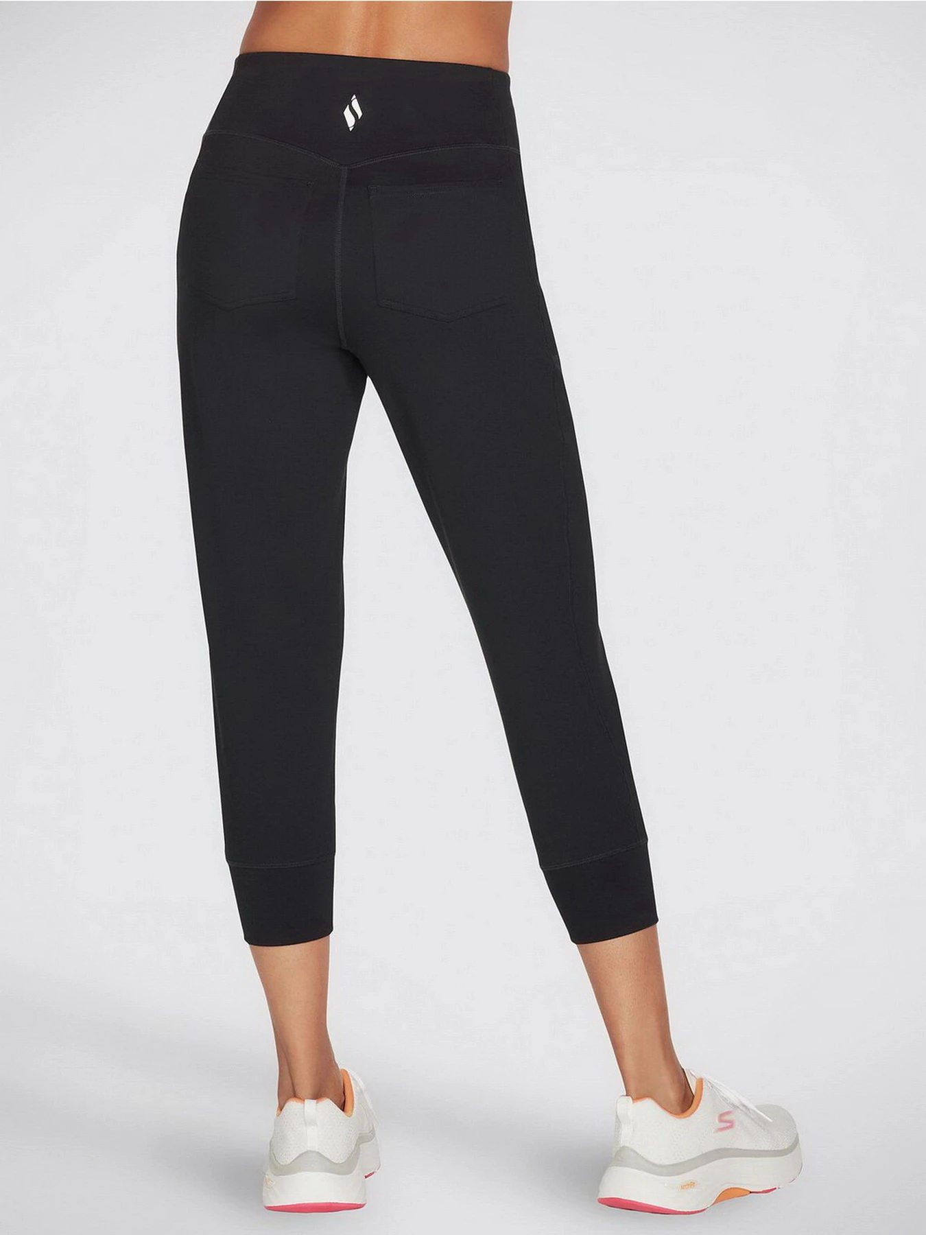 Брюки Skechers Go Walk Evolution Crop Jogger модель W2CP28 BLK Брюки Skechers Go Walk Evolution Crop Jogger модель W2CP28 BLK Фото