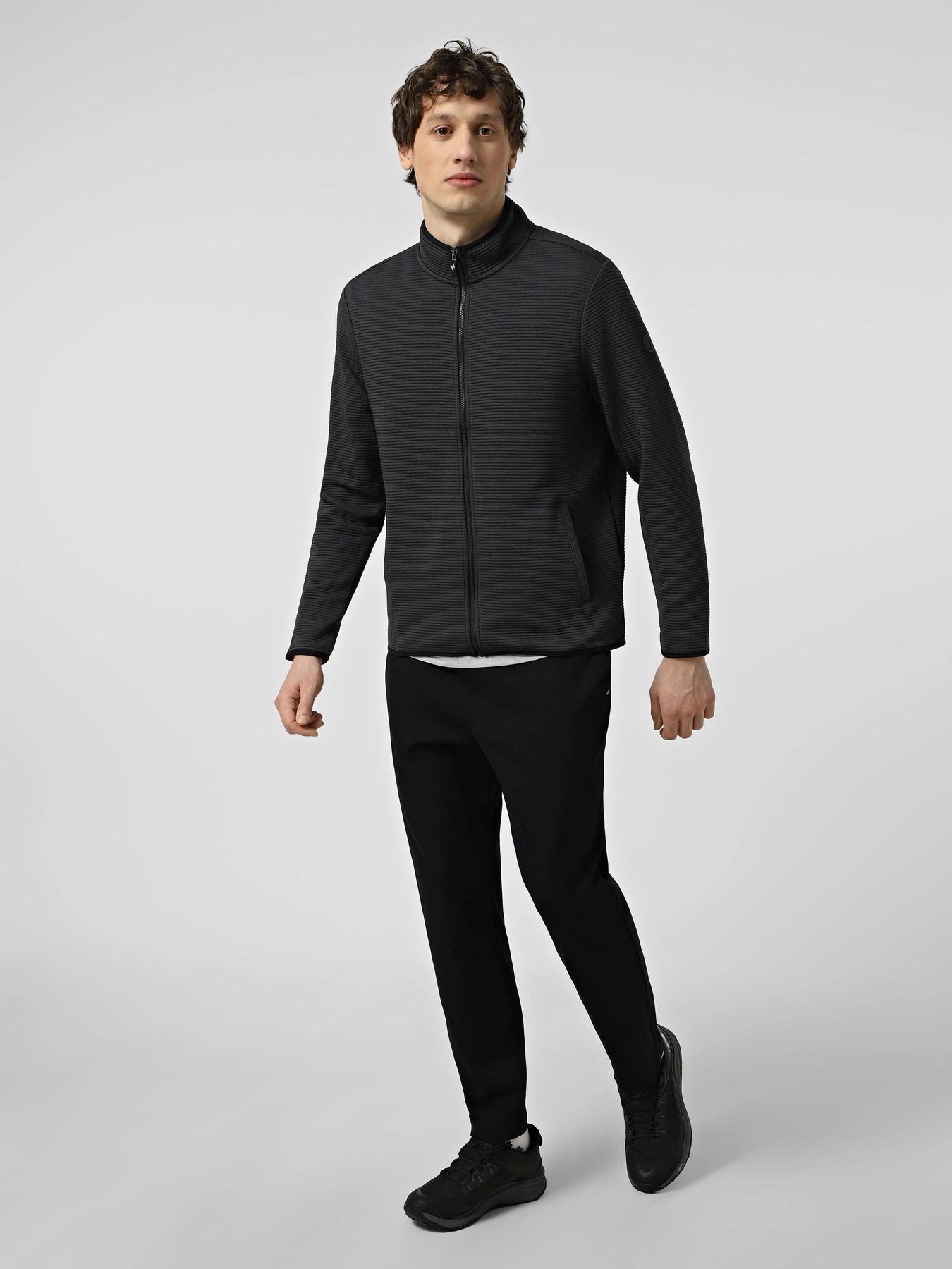 Худі та світшоти Skechers THE HOODLESS HOODIE OTTOMAN JA модель JA25 BKCC Худі та світшоти Skechers THE HOODLESS HOODIE OTTOMAN JA модель JA25 BKCC Фото