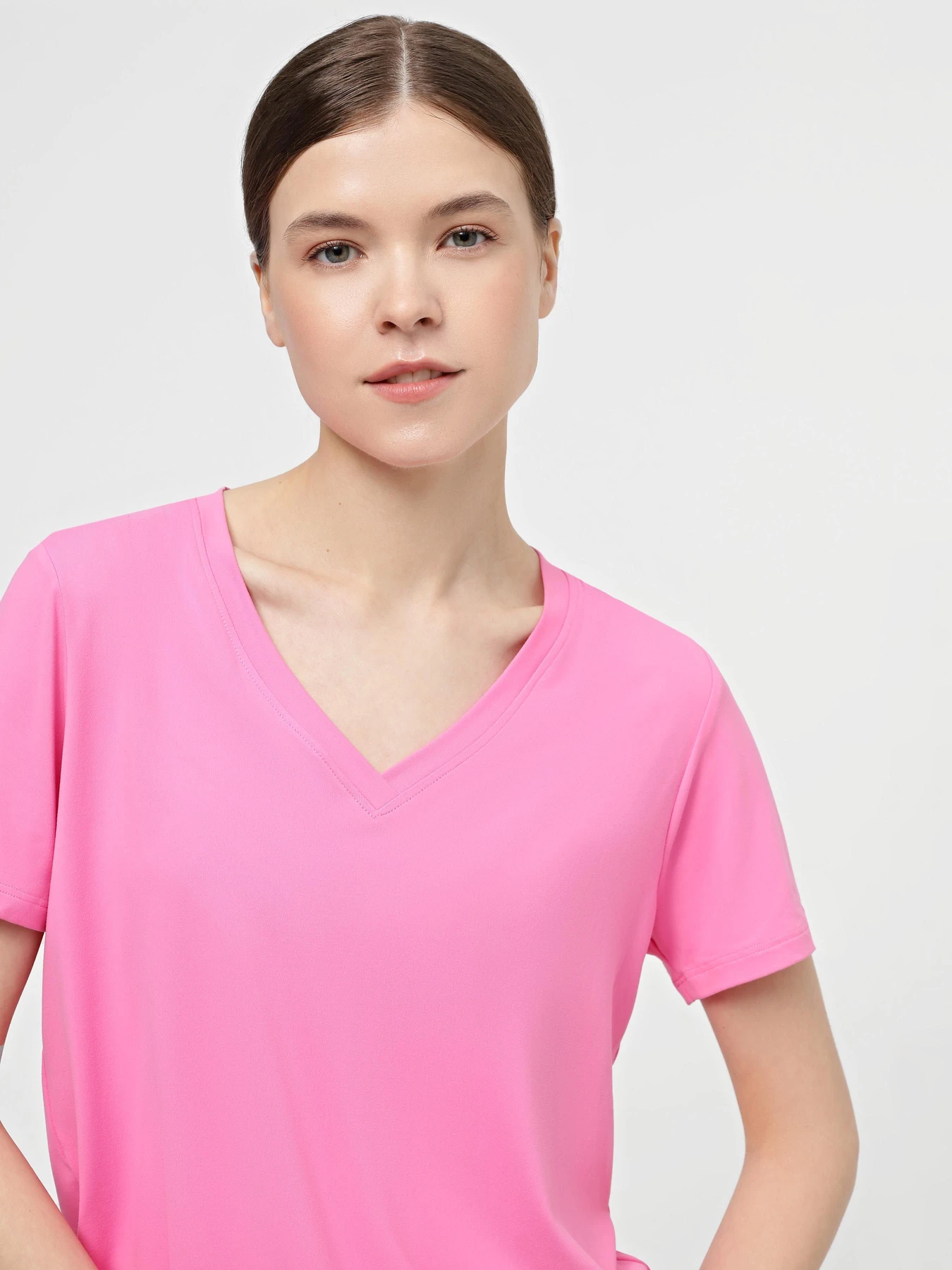 Футболки і поло Skechers Go Dri Serene V-Neck Top модель TP58 HPW Фото