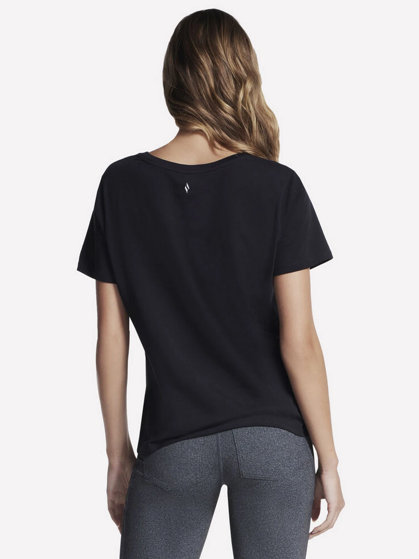 Футболки і поло Skechers PIMA V-NECK TEE модель TP130 BLK Футболки і поло Skechers PIMA V-NECK TEE модель TP130 BLK Фото