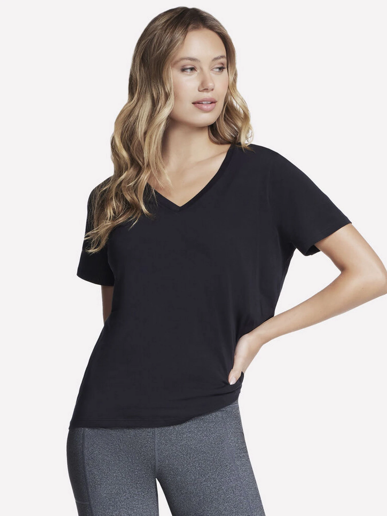 Футболки і поло Skechers PIMA V-NECK TEE модель TP130 BLK Футболки і поло Skechers PIMA V-NECK TEE модель TP130 BLK Фото