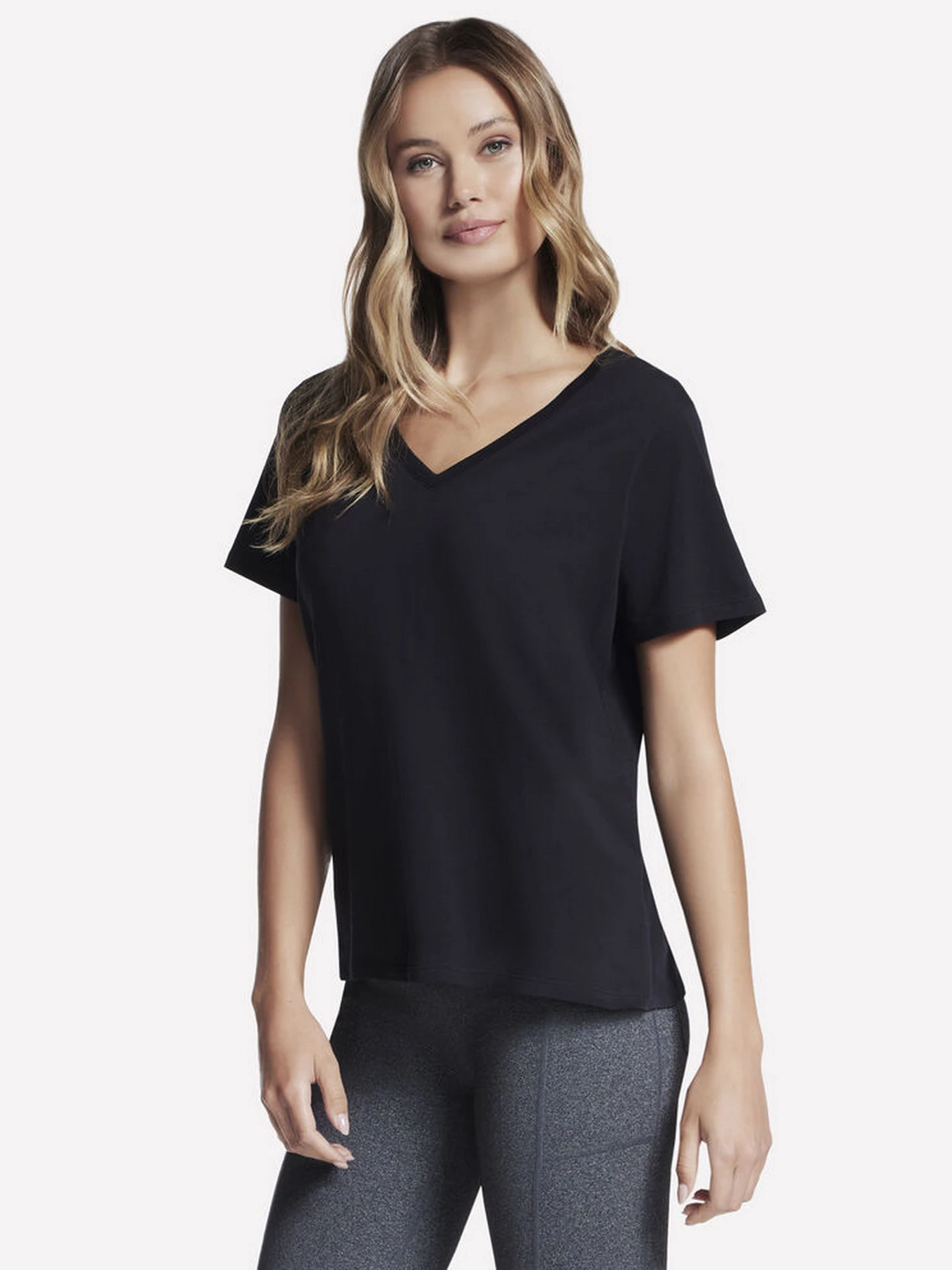 Футболки і поло Skechers PIMA V-NECK TEE модель TP130 BLK Футболки і поло Skechers PIMA V-NECK TEE модель TP130 BLK Фото