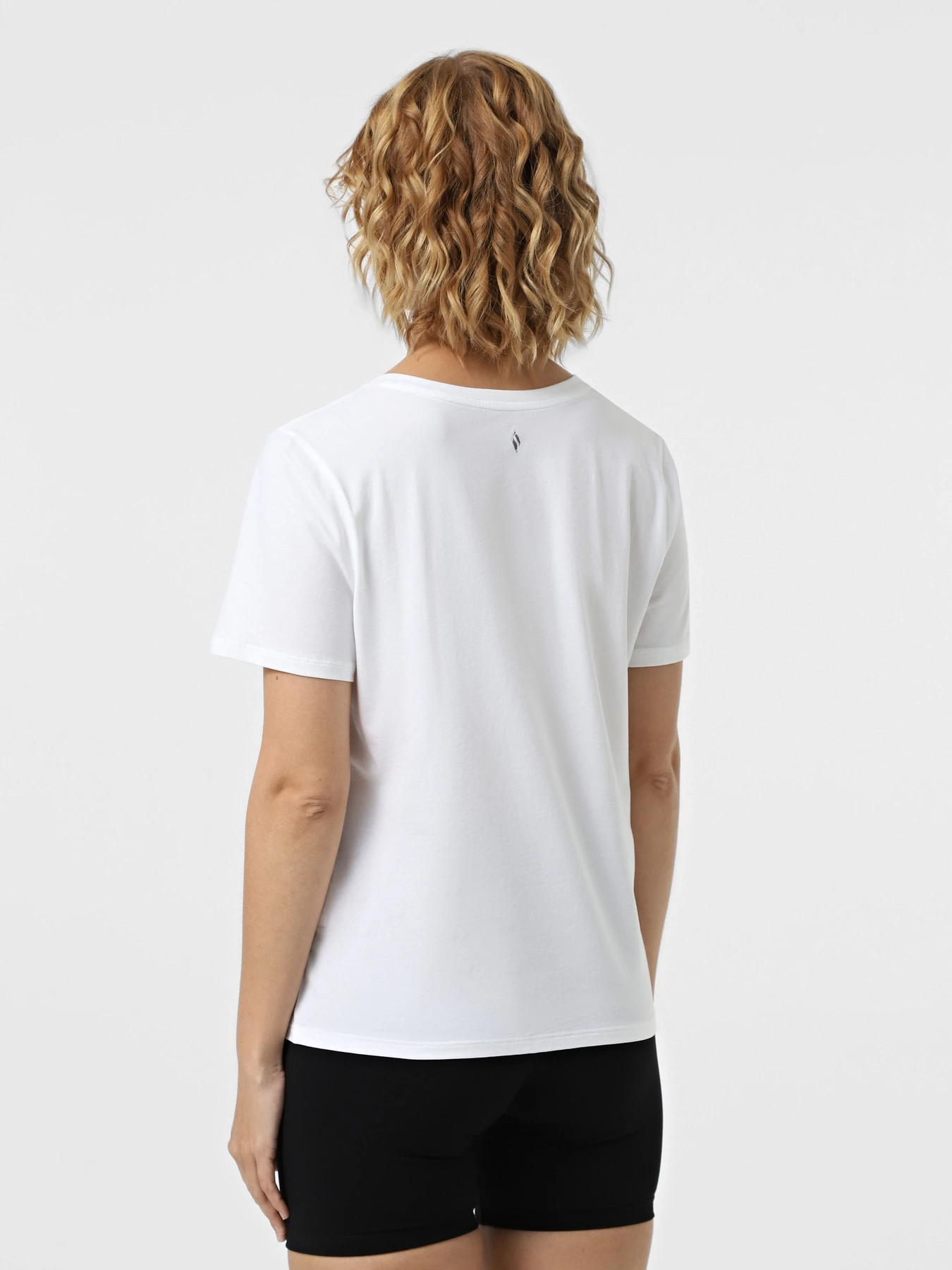 Футболки і поло Skechers PIMA V-NECK TEE модель TP130 WHT Фото
