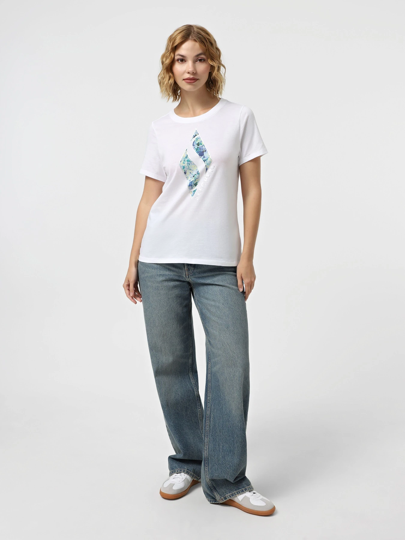 Футболки і поло Skechers FLORAL DIAMOND CLASSIC CREW TE модель TS181 WHT Футболки і поло Skechers FLORAL DIAMOND CLASSIC CREW TE модель TS181 WHT Фото