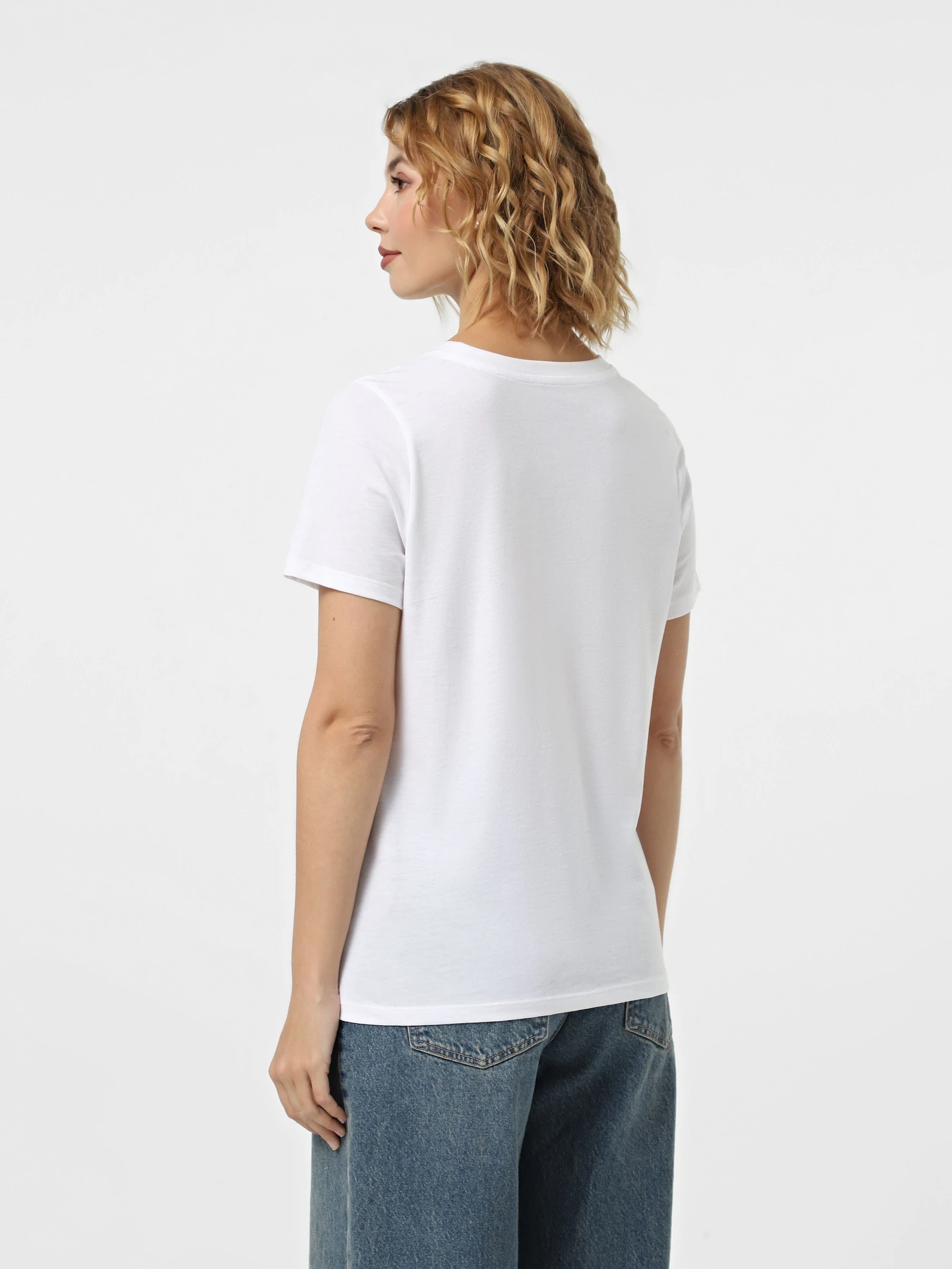 Футболки і поло Skechers FLORAL DIAMOND CLASSIC CREW TE модель TS181 WHT Футболки і поло Skechers FLORAL DIAMOND CLASSIC CREW TE модель TS181 WHT Фото