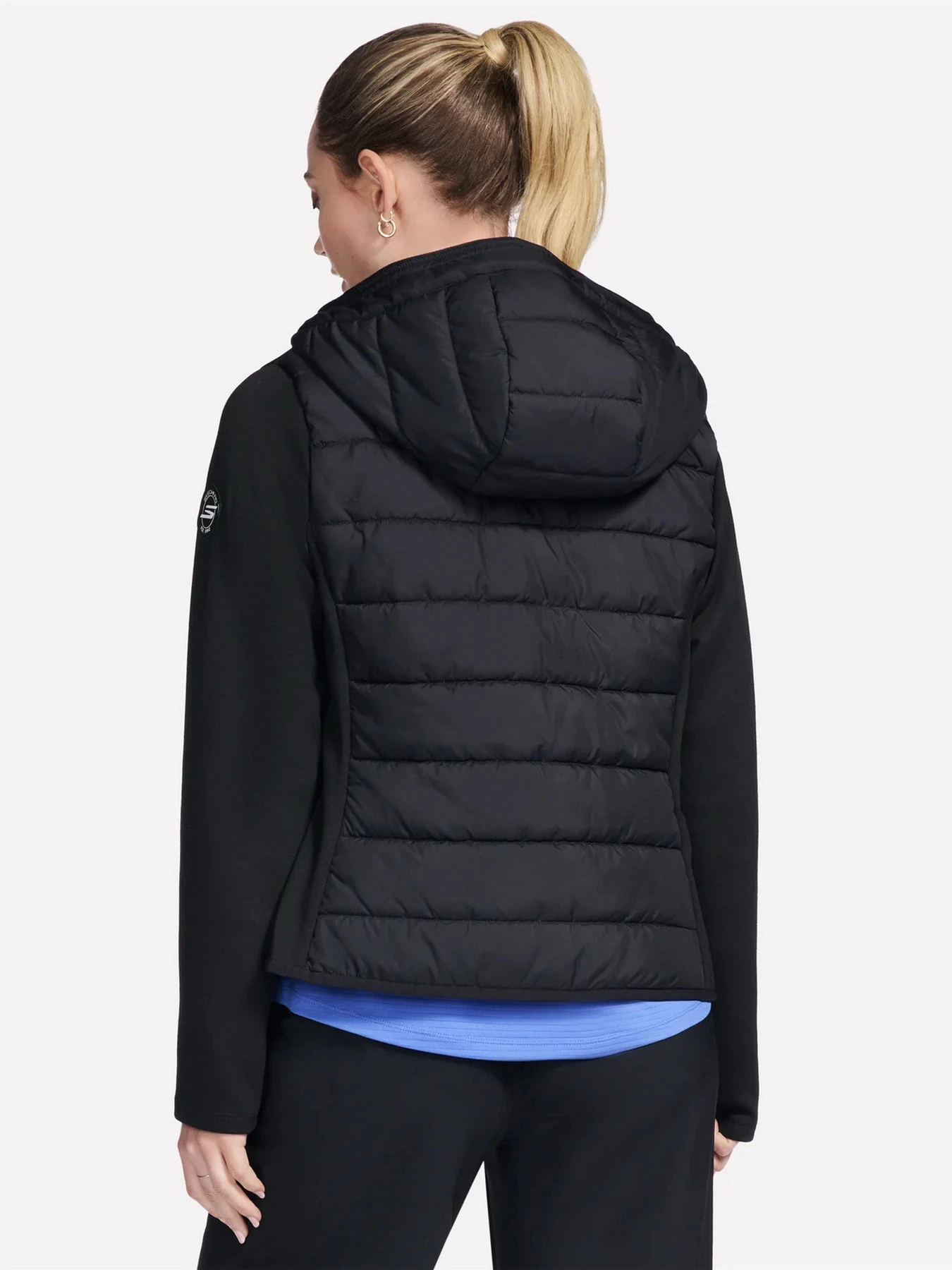 Куртки и дубленки Skechers SKECHERS PERFORMANCE ELITE HOO модель JA232 BLK Куртки и дубленки Skechers SKECHERS PERFORMANCE ELITE HOO модель JA232 BLK Фото