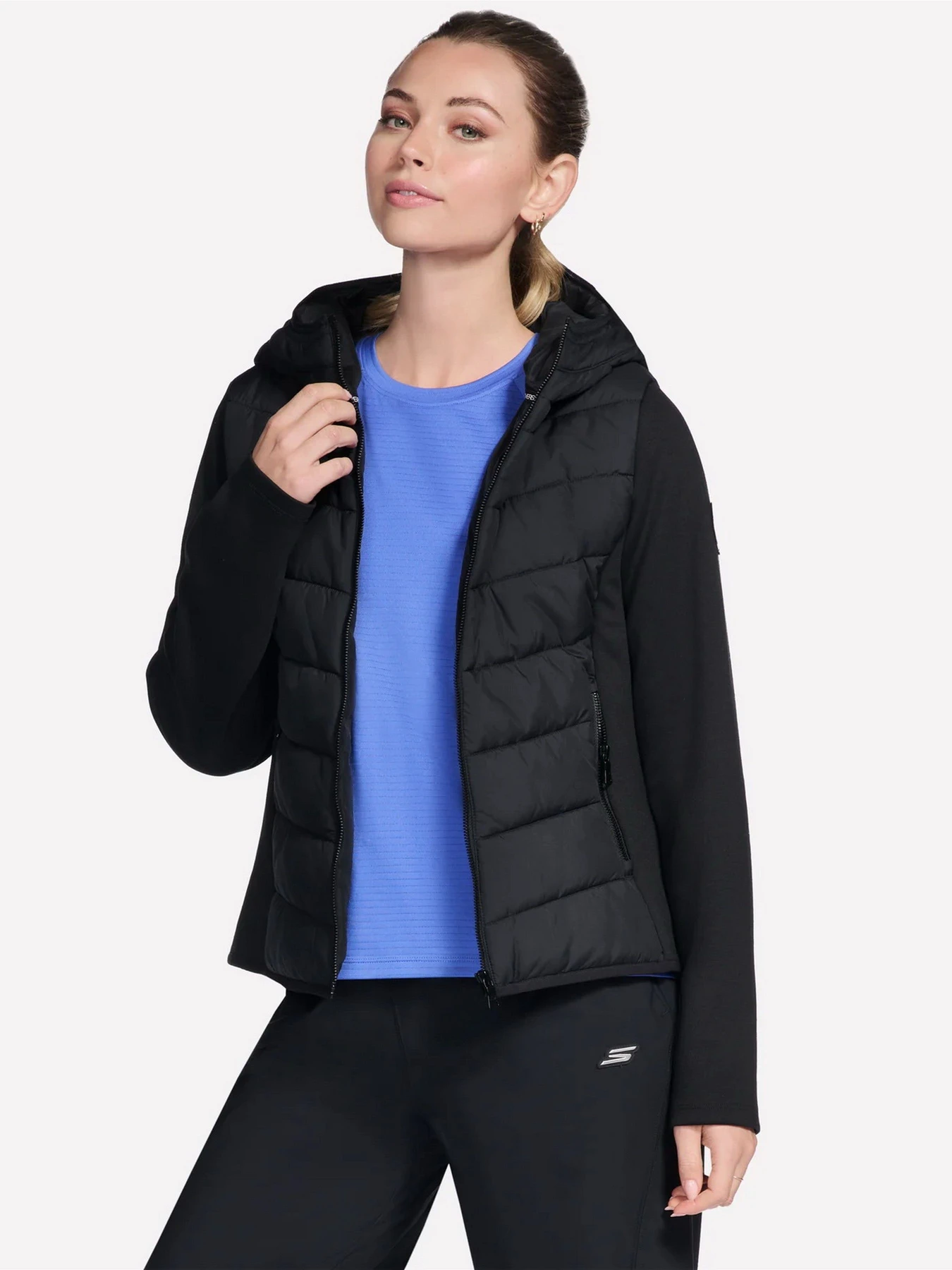 Куртки и дубленки Skechers SKECHERS PERFORMANCE ELITE HOO модель JA232 BLK Куртки и дубленки Skechers SKECHERS PERFORMANCE ELITE HOO модель JA232 BLK Фото