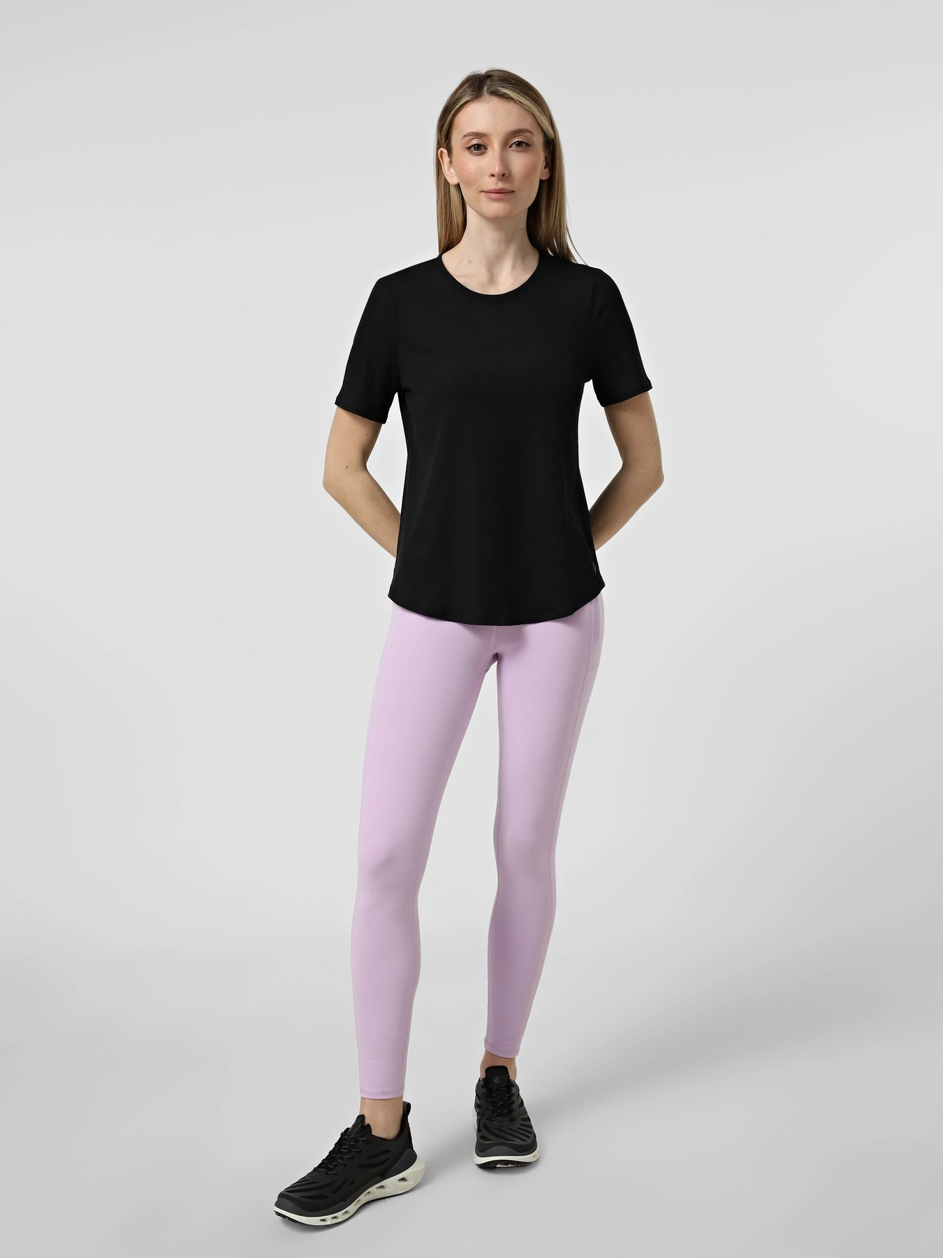 Футболки и поло Skechers GOWALK LUXE RIB TEE модель TP163 BLK Фото