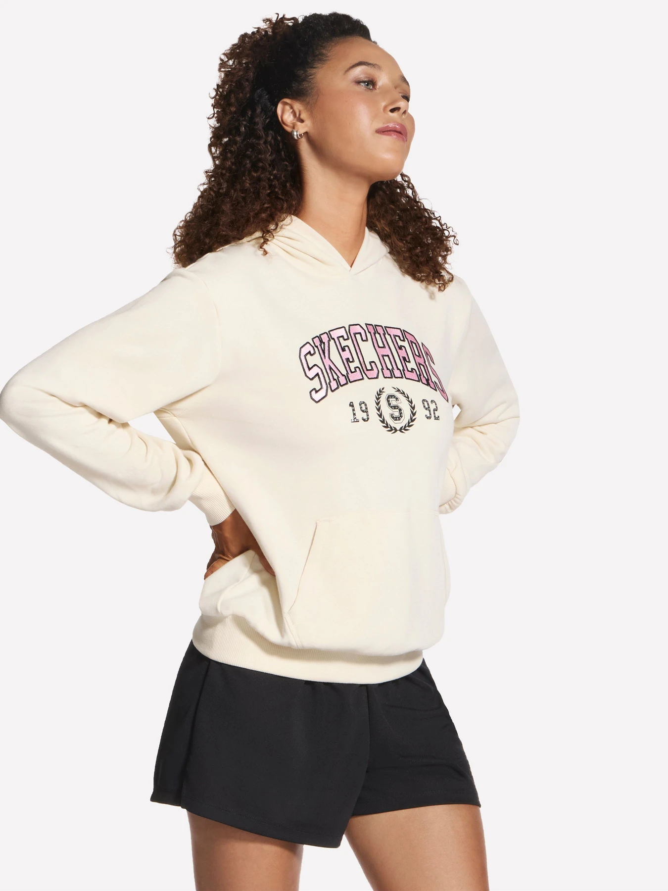 Худи и свитшоты Skechers SKECHERS STREET VARSITY HOODIE модель HD110 PBGY Худи и свитшоты Skechers SKECHERS STREET VARSITY HOODIE модель HD110 PBGY Фото